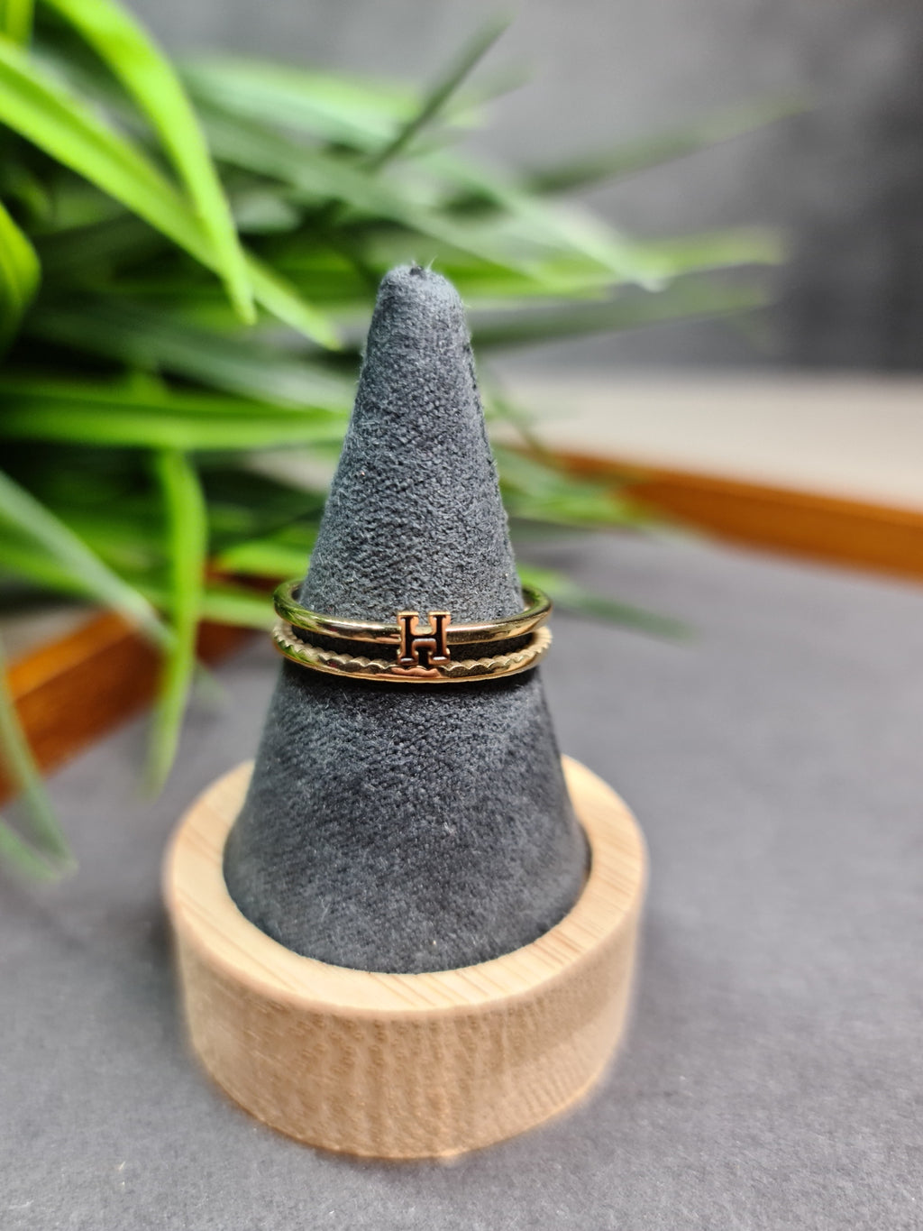 H letter ring image 0