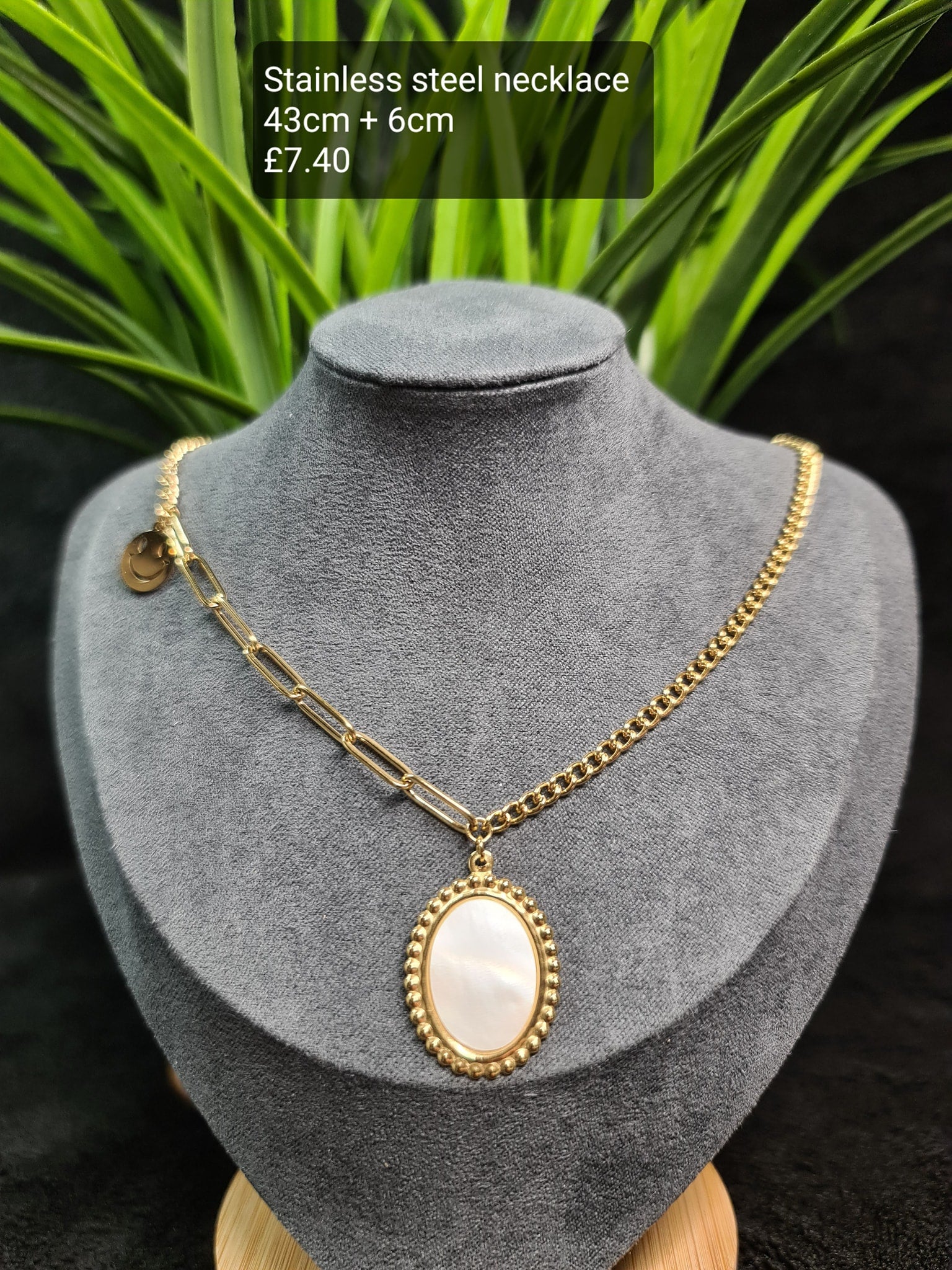 Elegant necklace image 0