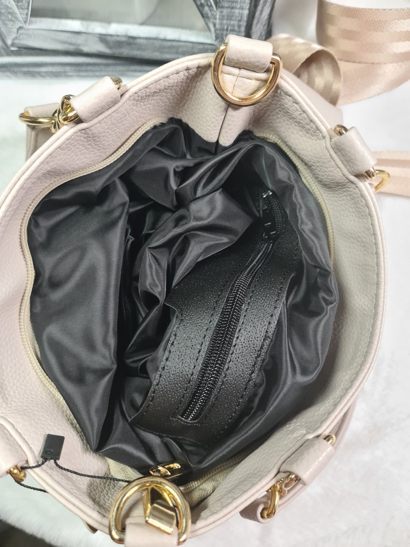 Vittoria Lucca beige handbag image 2