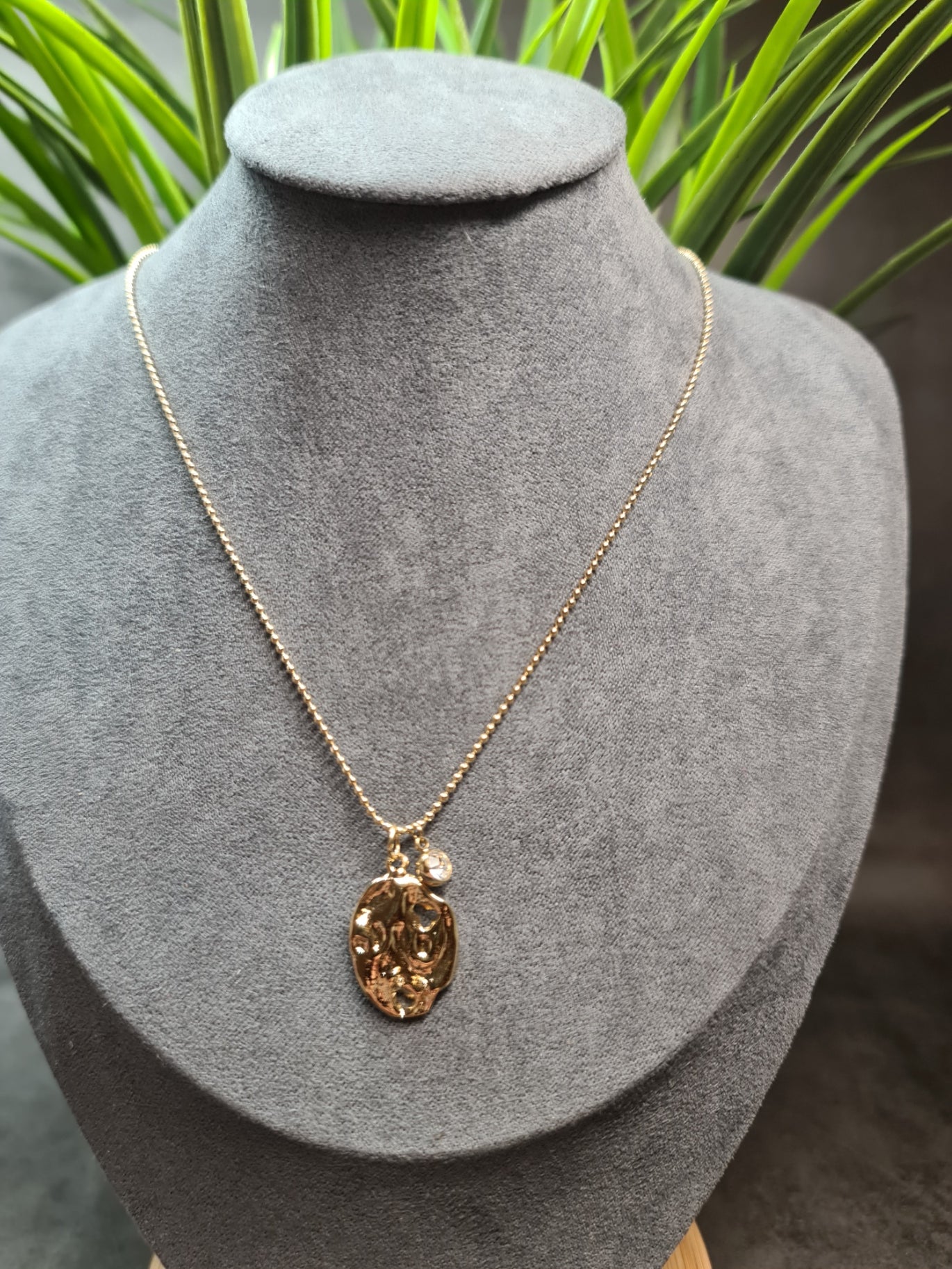 Elegant necklace image 0