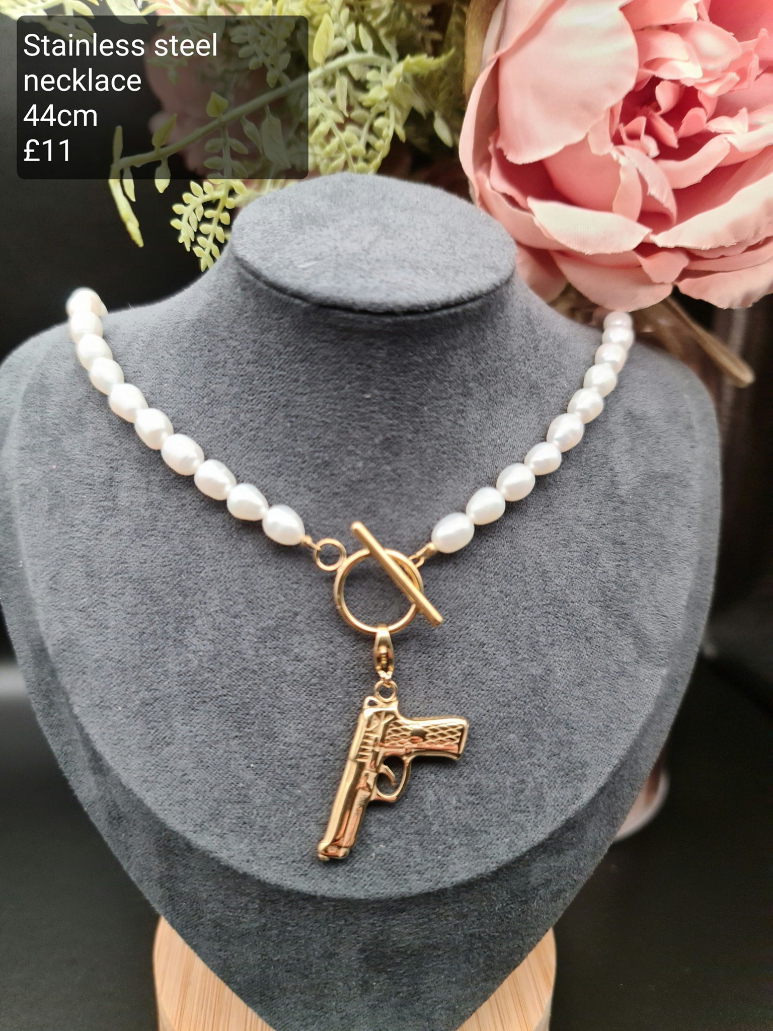 Pearl necklace image 0