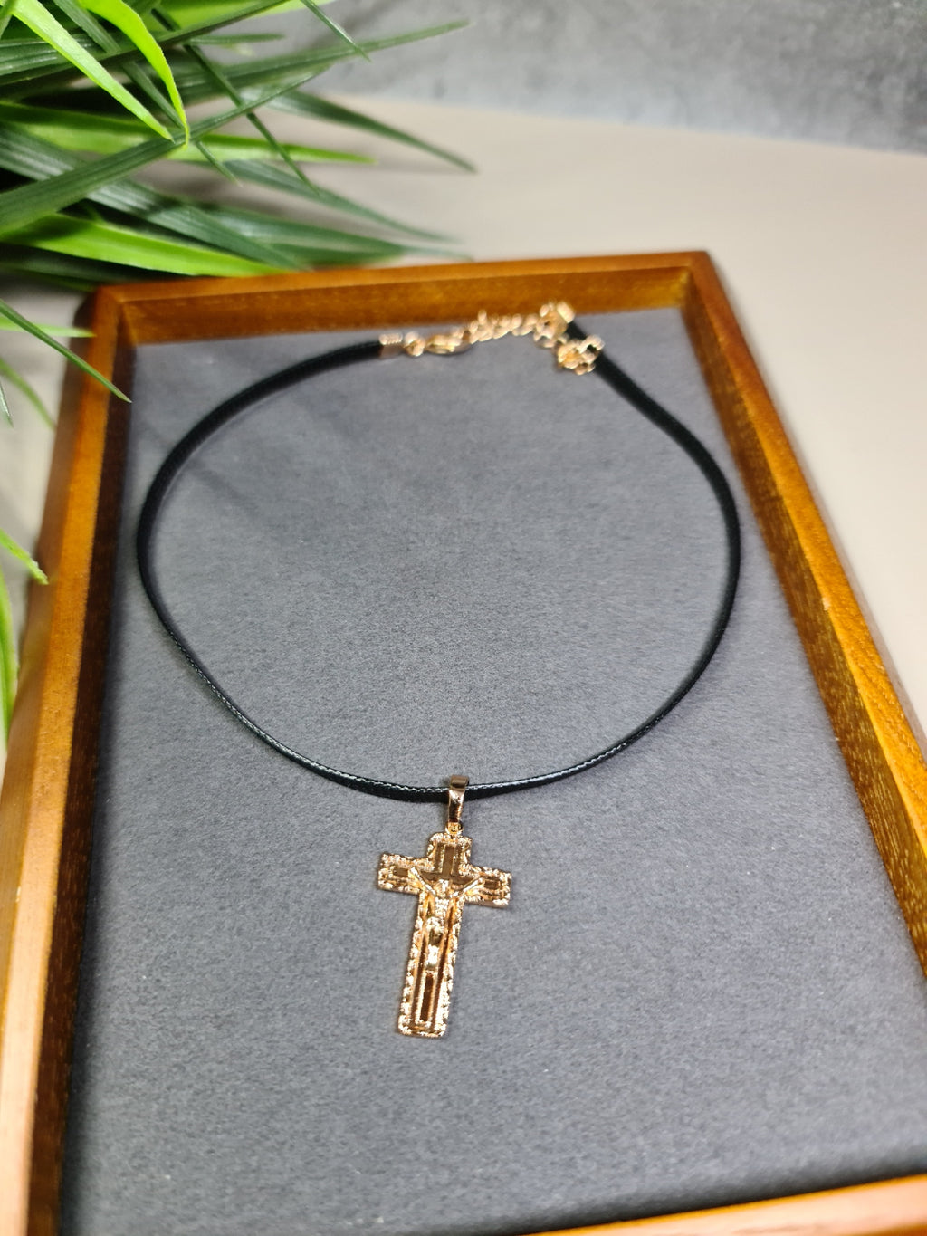 Cross choker image 1
