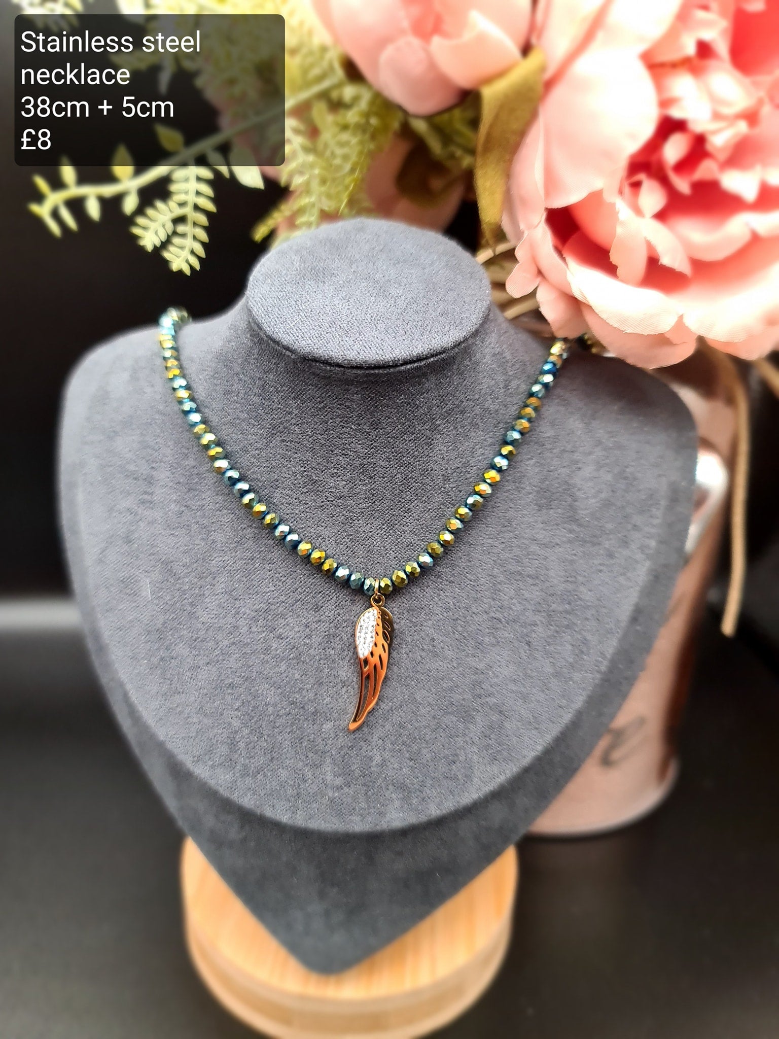 Beaded necklace image 0