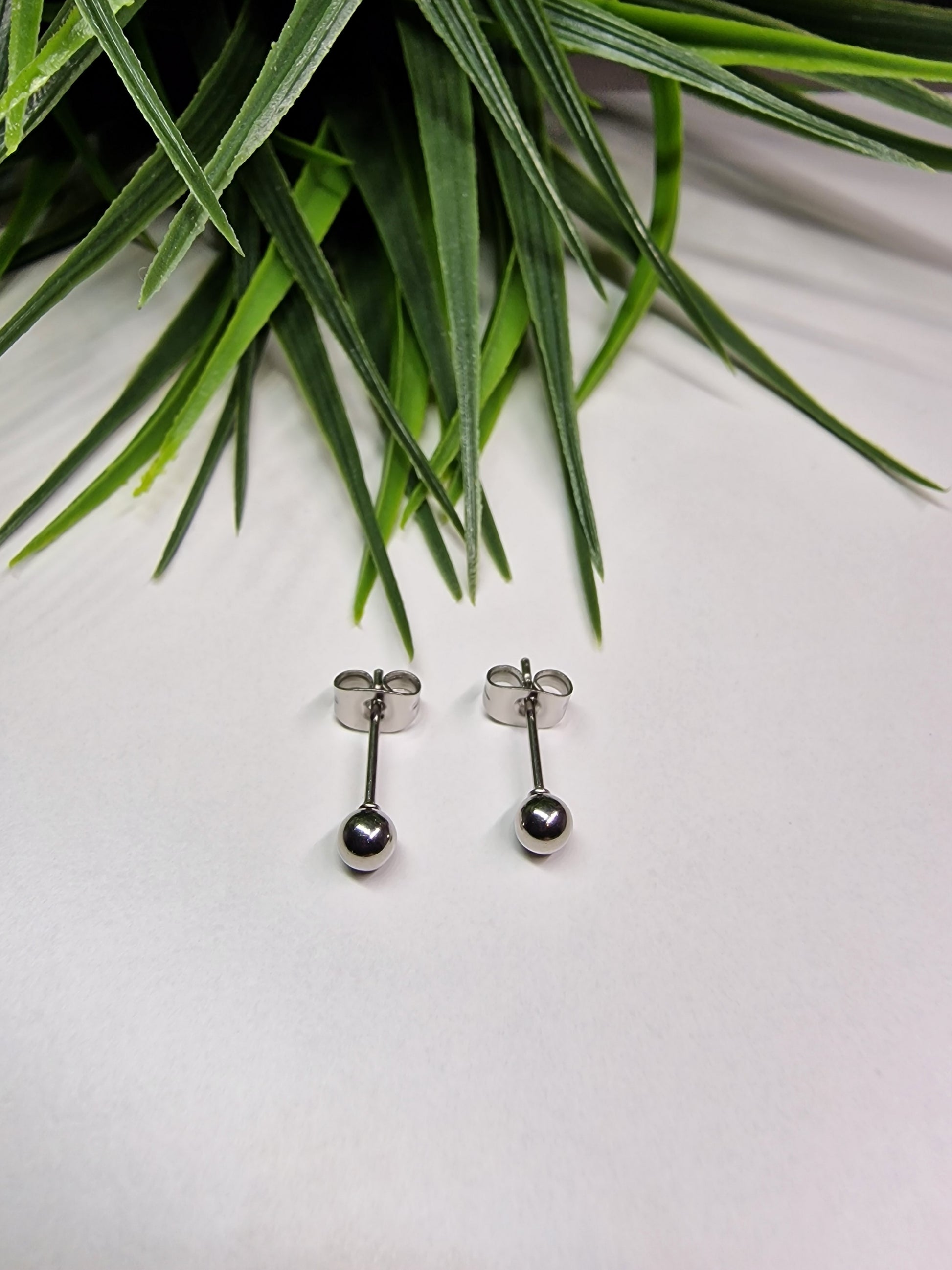 Plain ball earrings silver 0.4cm image 0