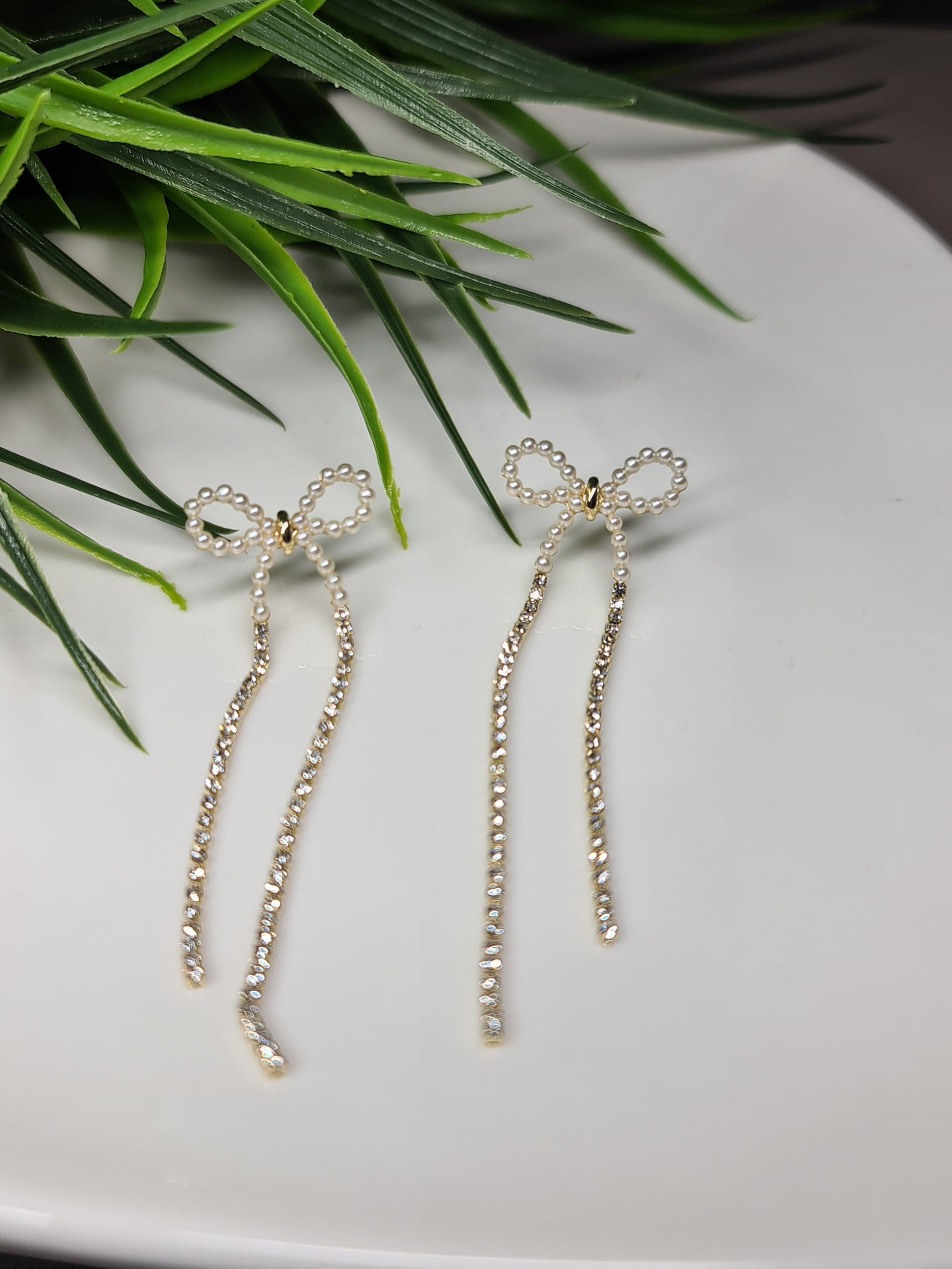 Bow, drop earrings image 0