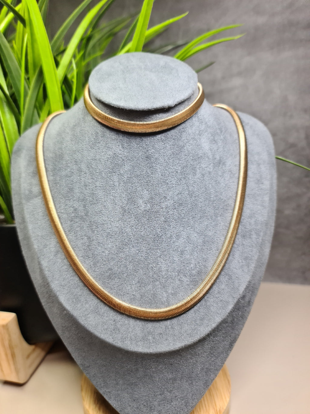 Necklace and bracelet set image 0