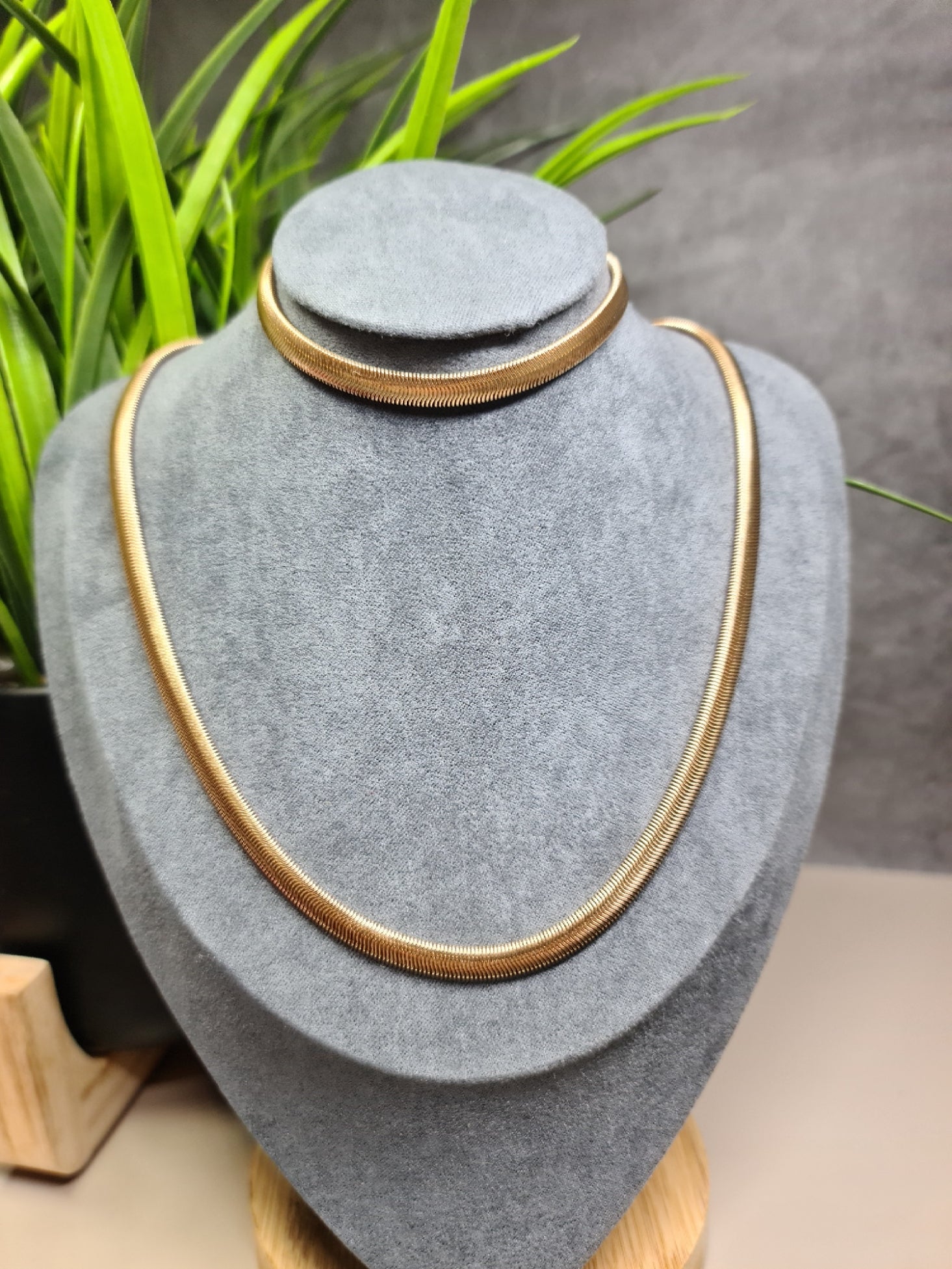 Necklace and bracelet set image 0