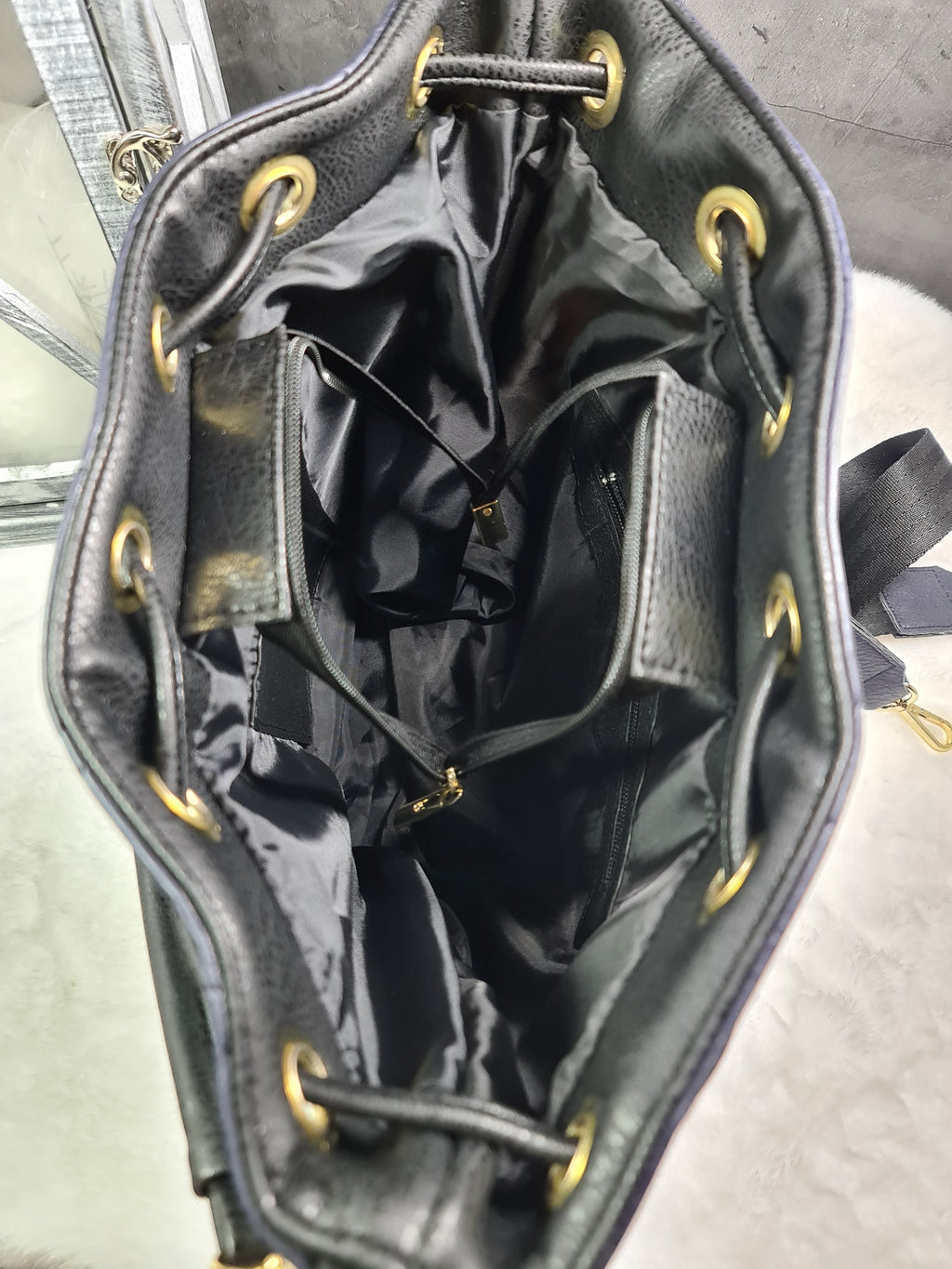 Vittoria Lucca navy handbag image 2