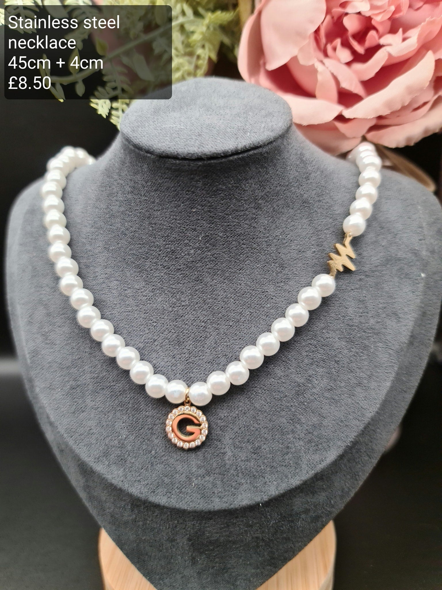 Letter G necklace image 0