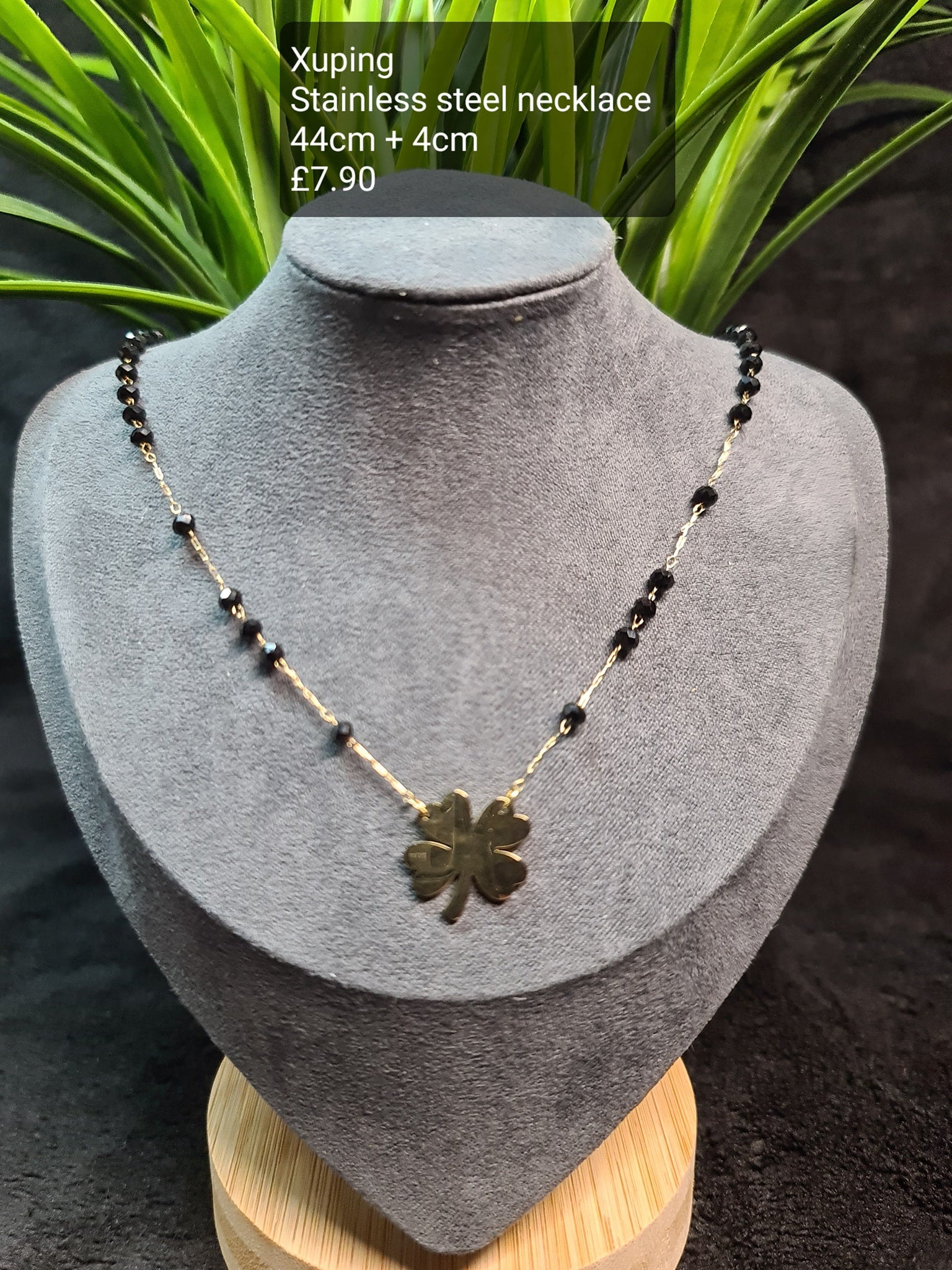 Clover necklace image 0