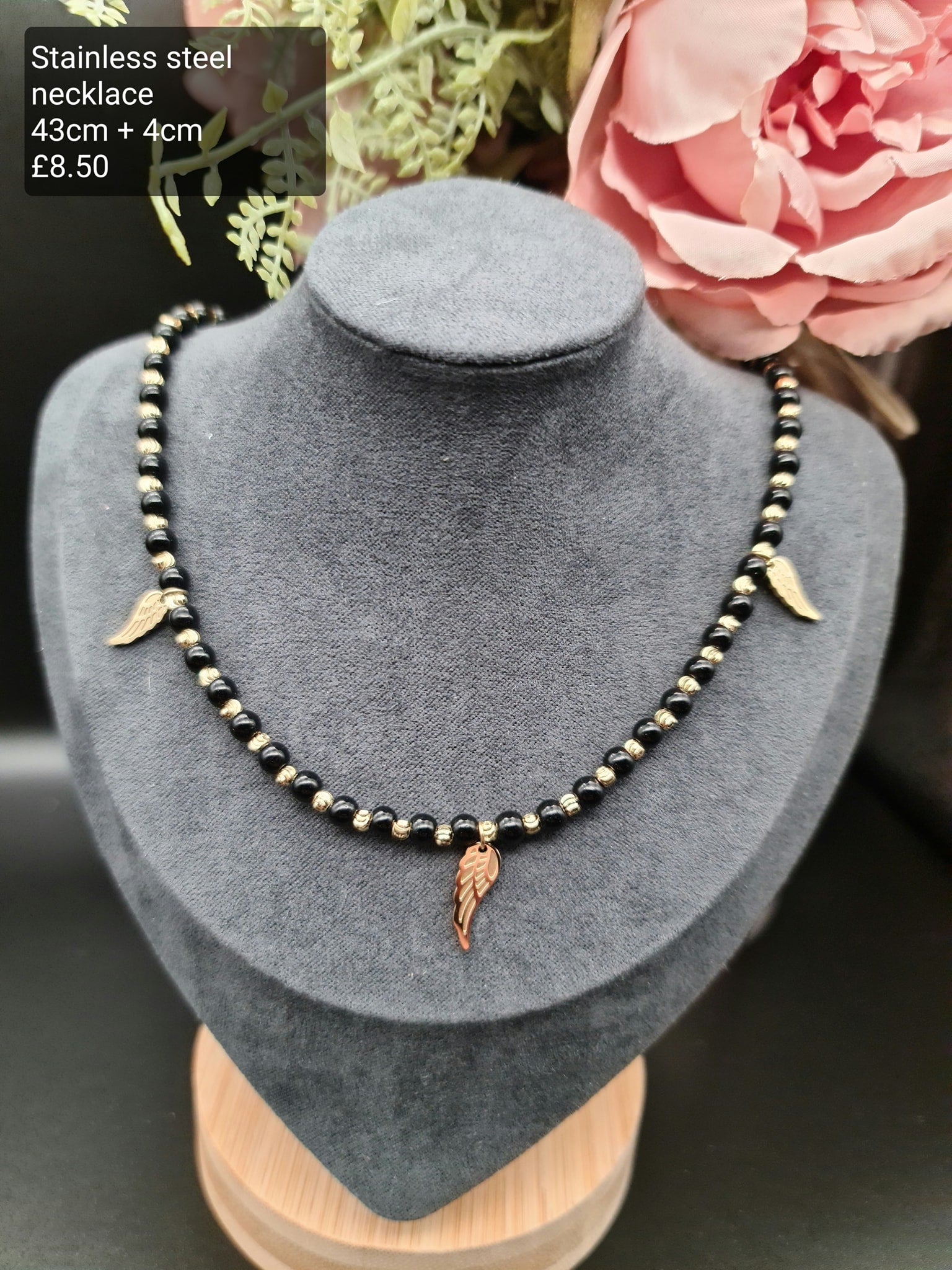 Beaded necklace image 0