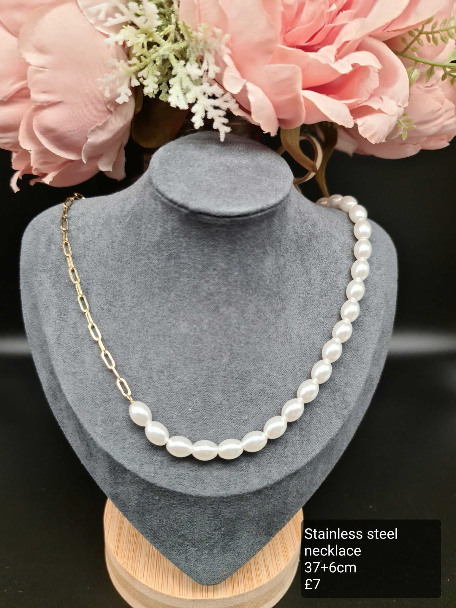 Pearl necklace image 0