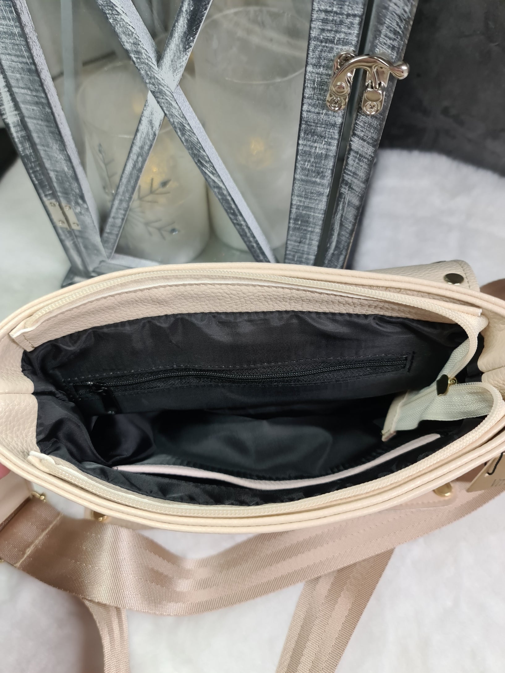 Vittoria Lucca beige handbag image 3