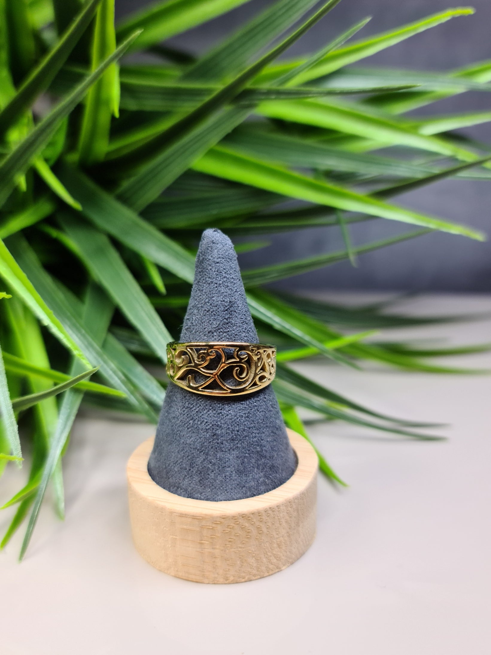 Elegant ring image 0