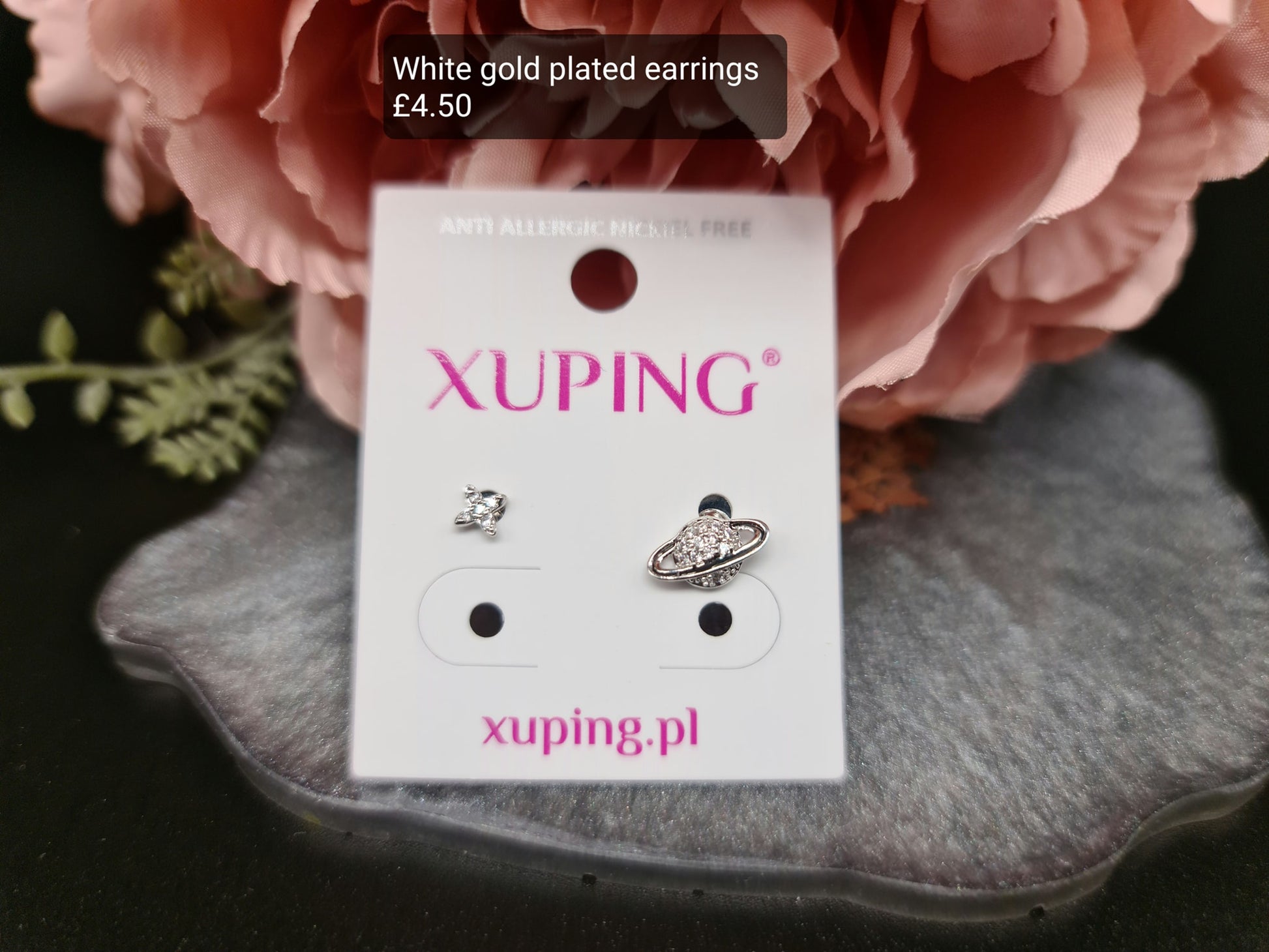 Stud earrings image 0