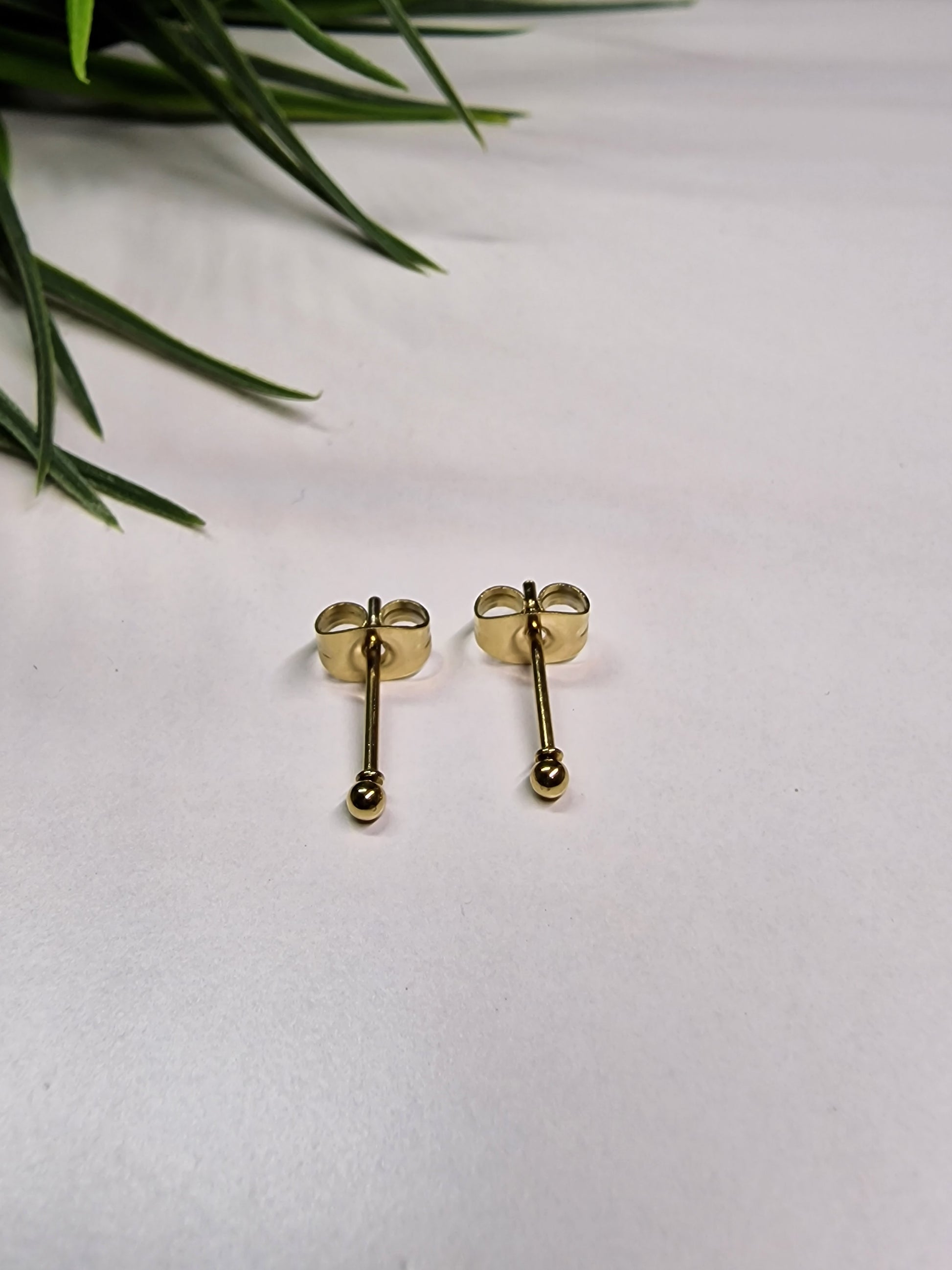 Plain ball earrings gold 0.2cm image 0