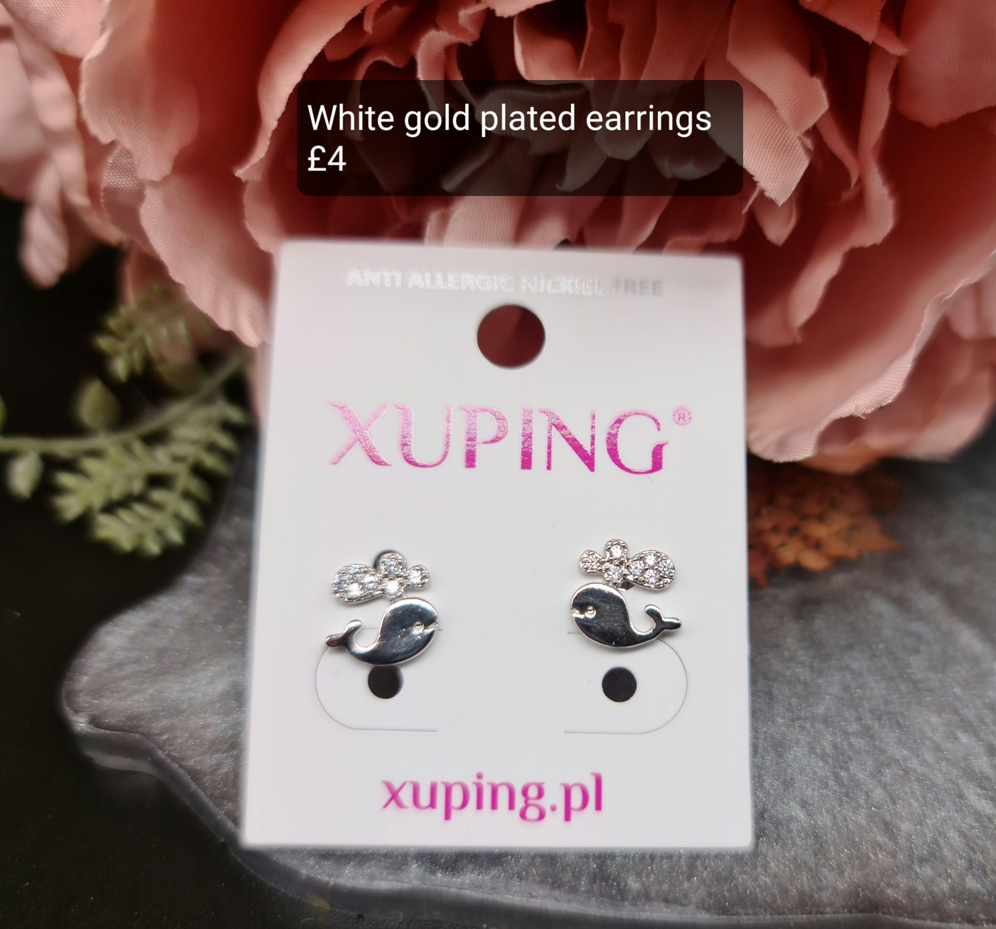 Stud earrings image 0