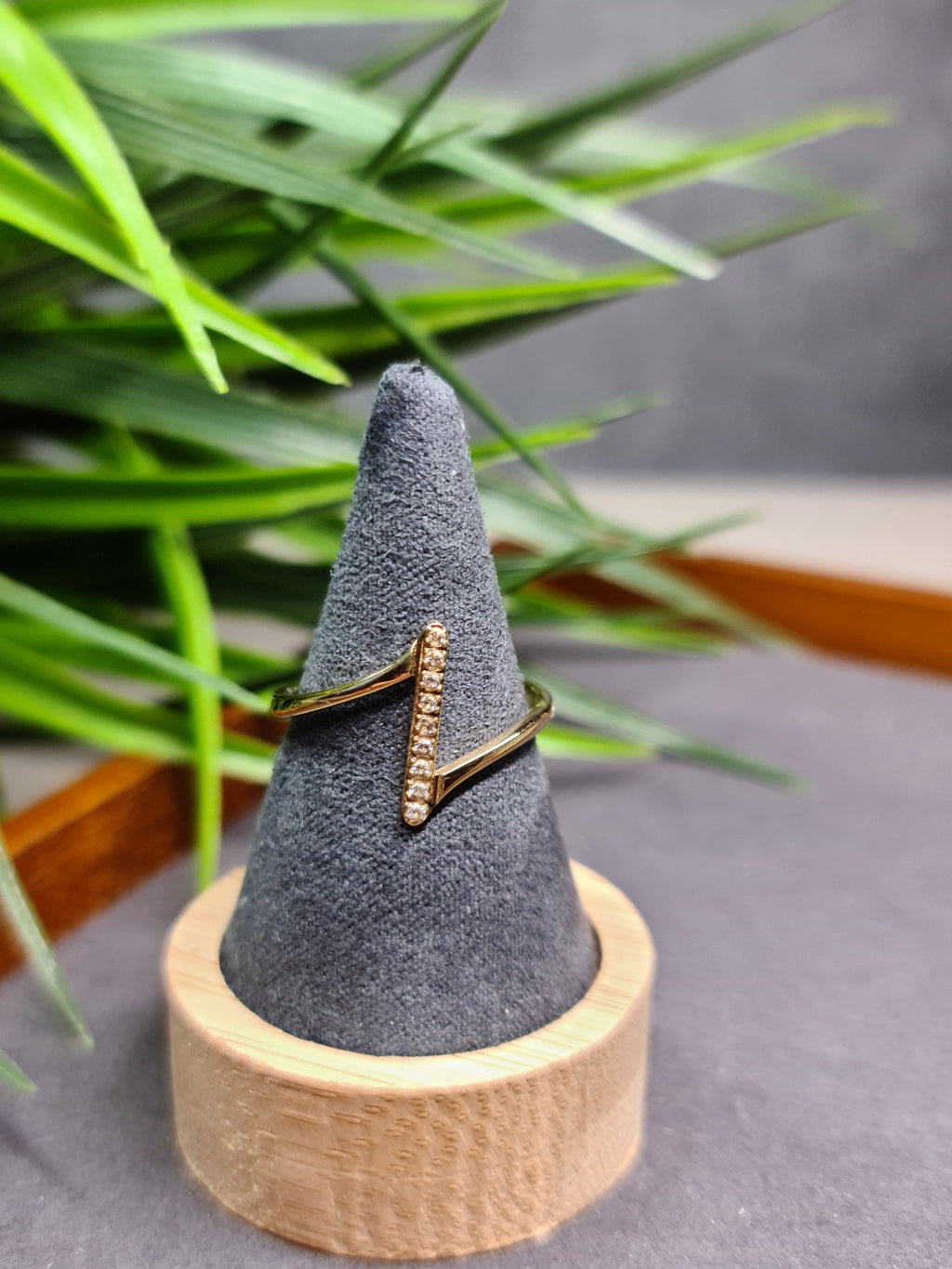 Elegant ring image 0