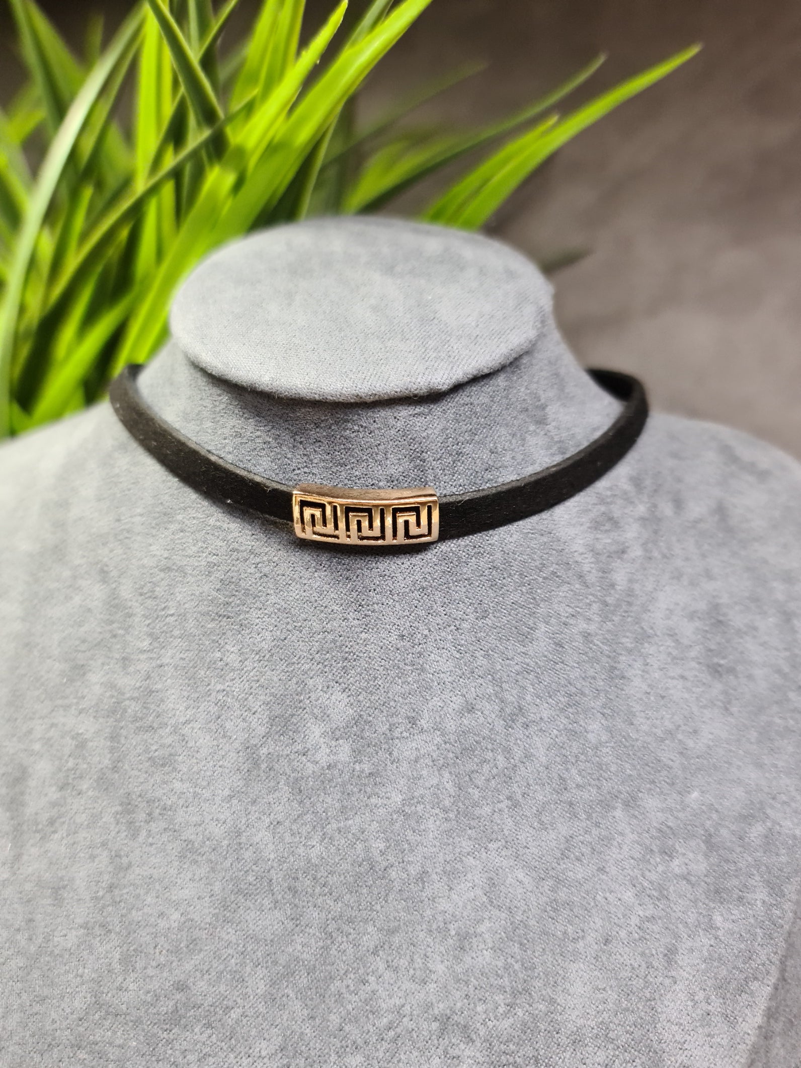 Suede choker image 1