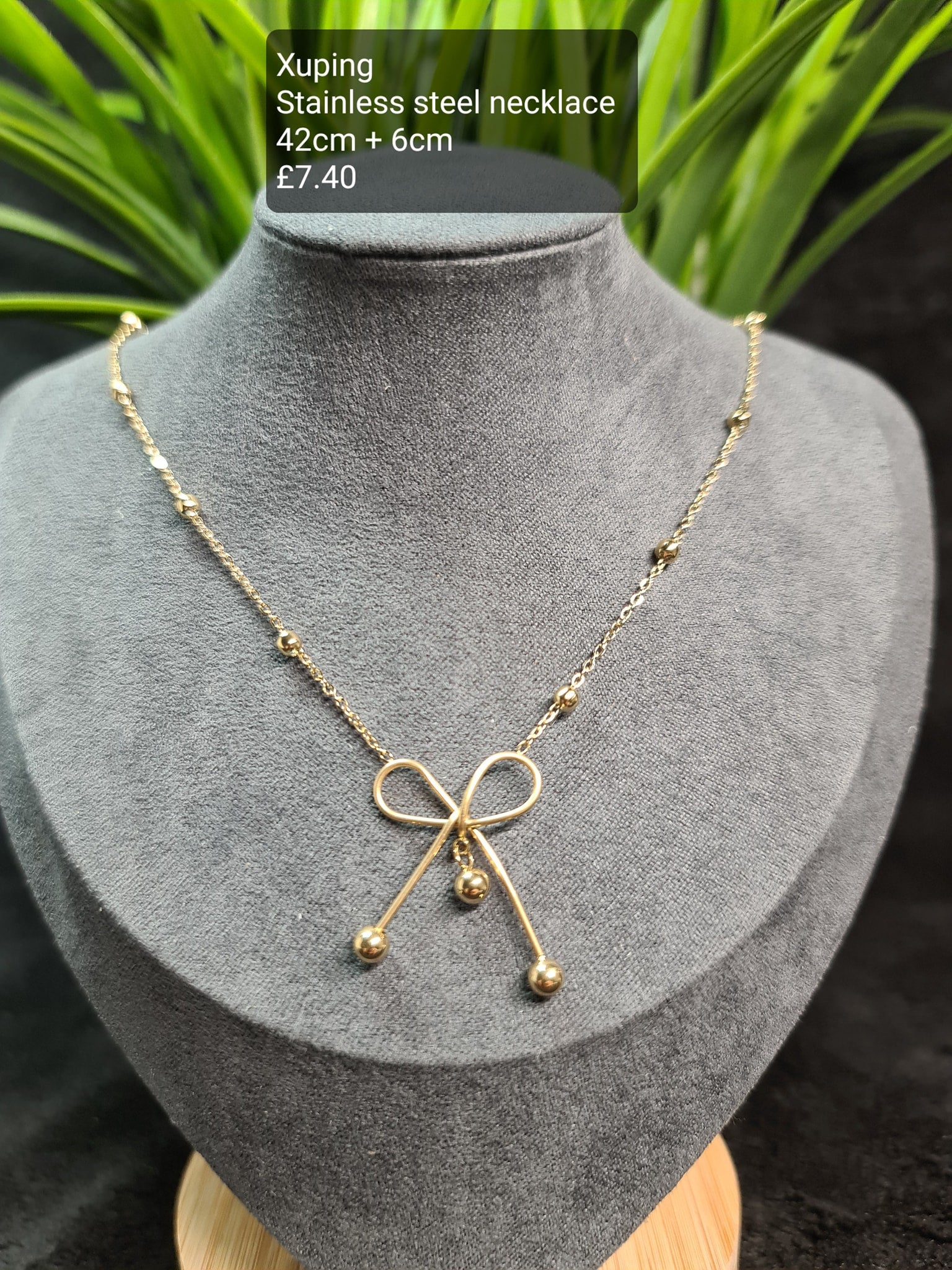 Bow necklace image 0