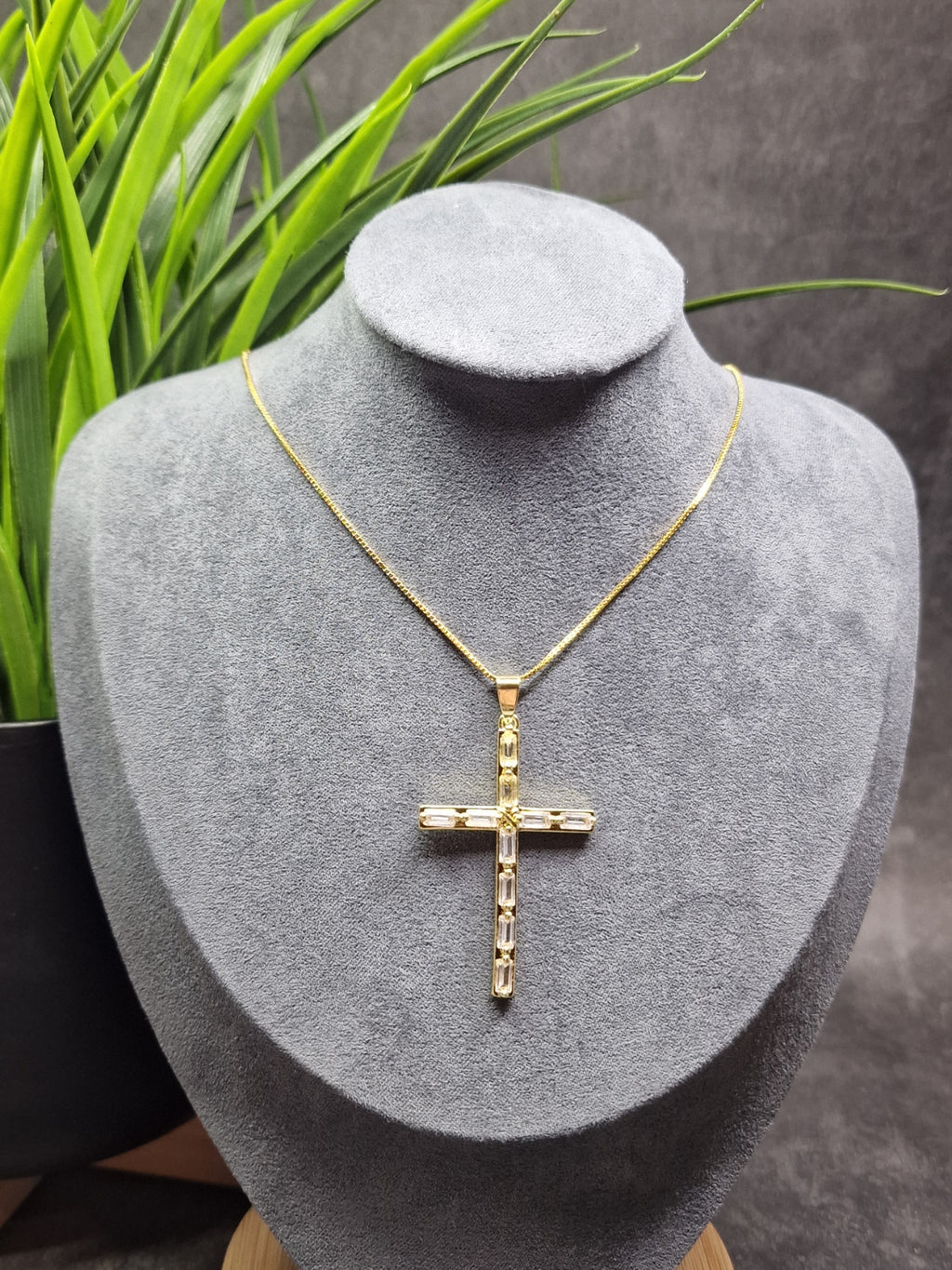 Clear glass stones, cross necklace image 1