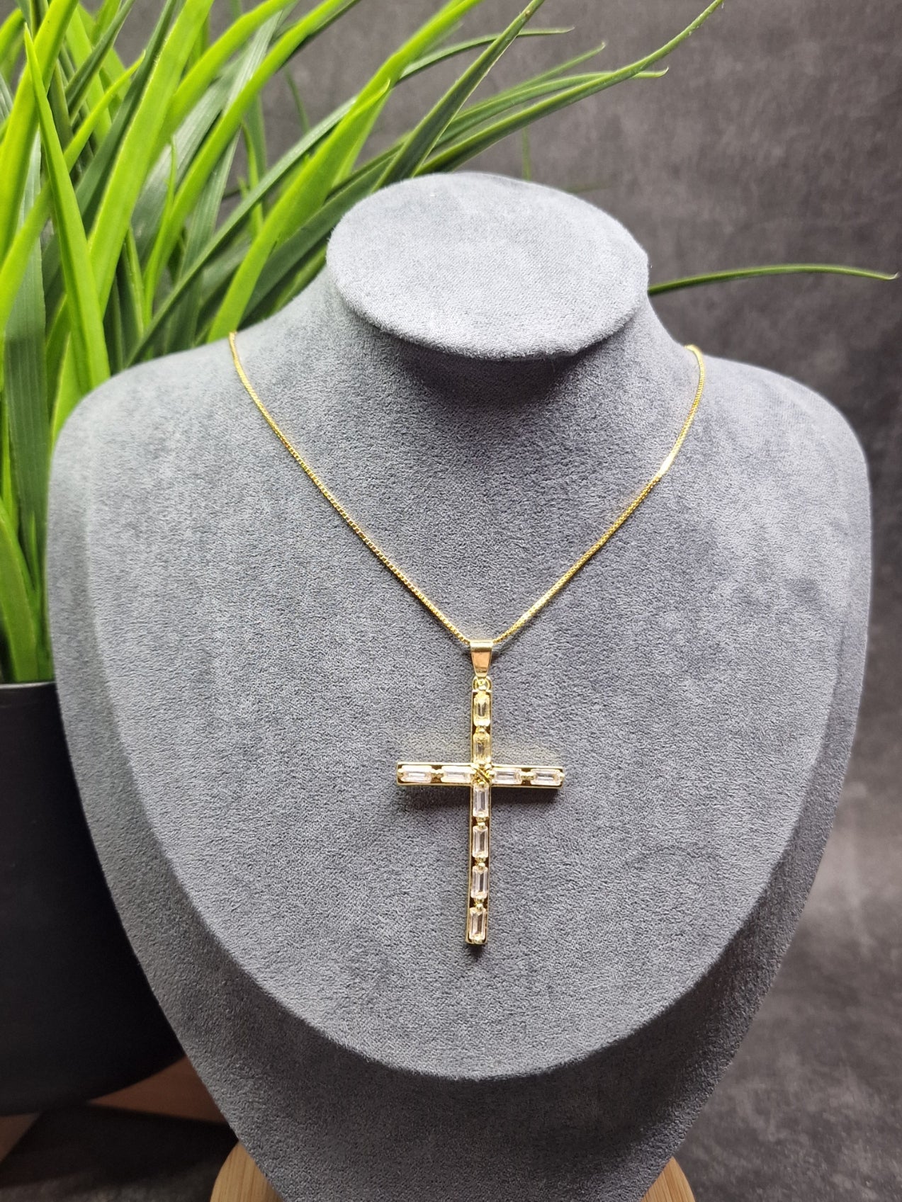Clear glass stones, cross necklace image 1