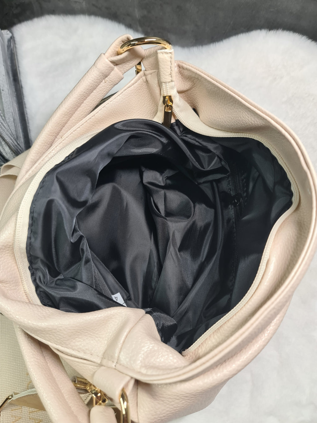 Vittoria Lucca beige handbag image 2