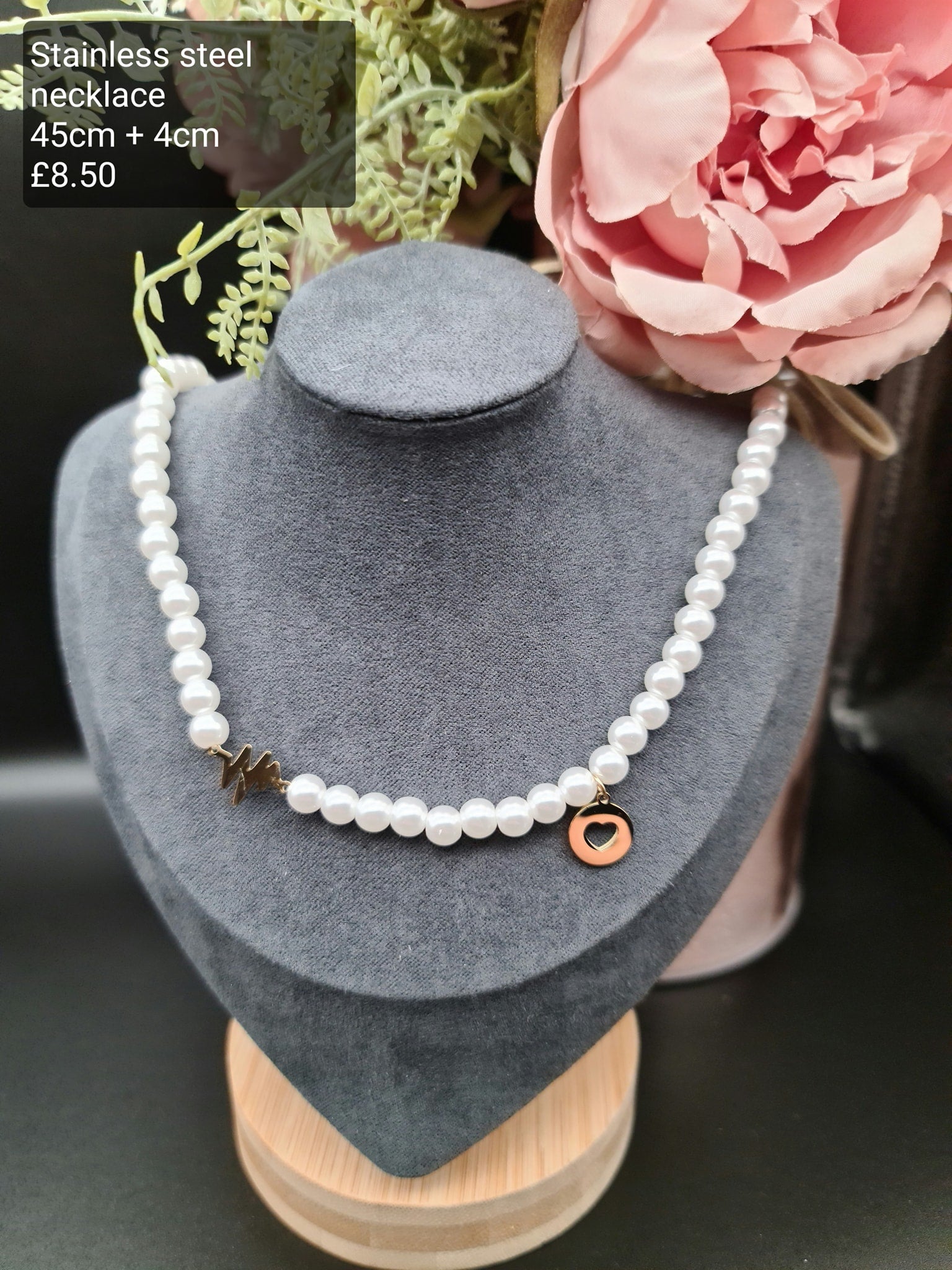 Pearl necklace image 0