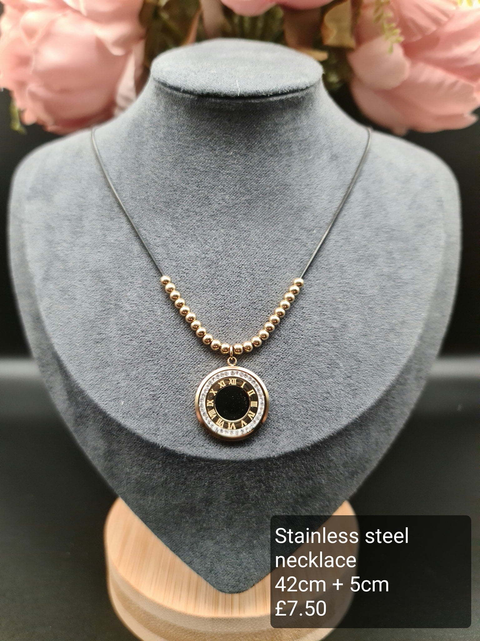 String necklace image 0