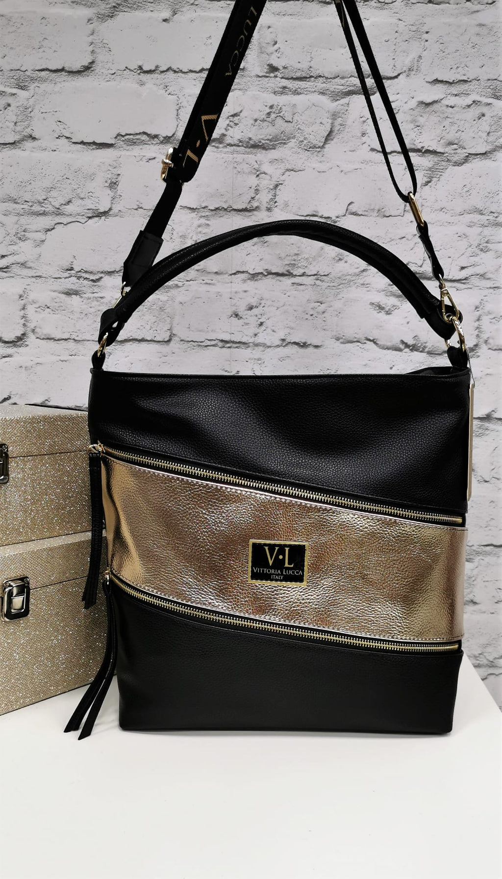 Vittoria Lucca black/gold handbag image 0