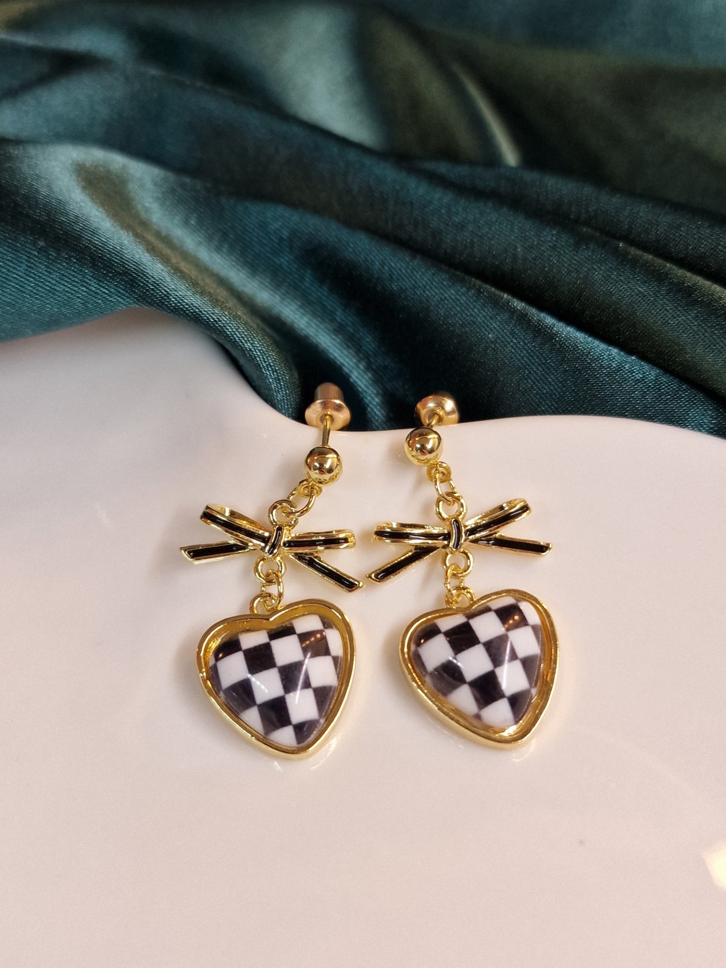 Chess, heart drop earrings image 0