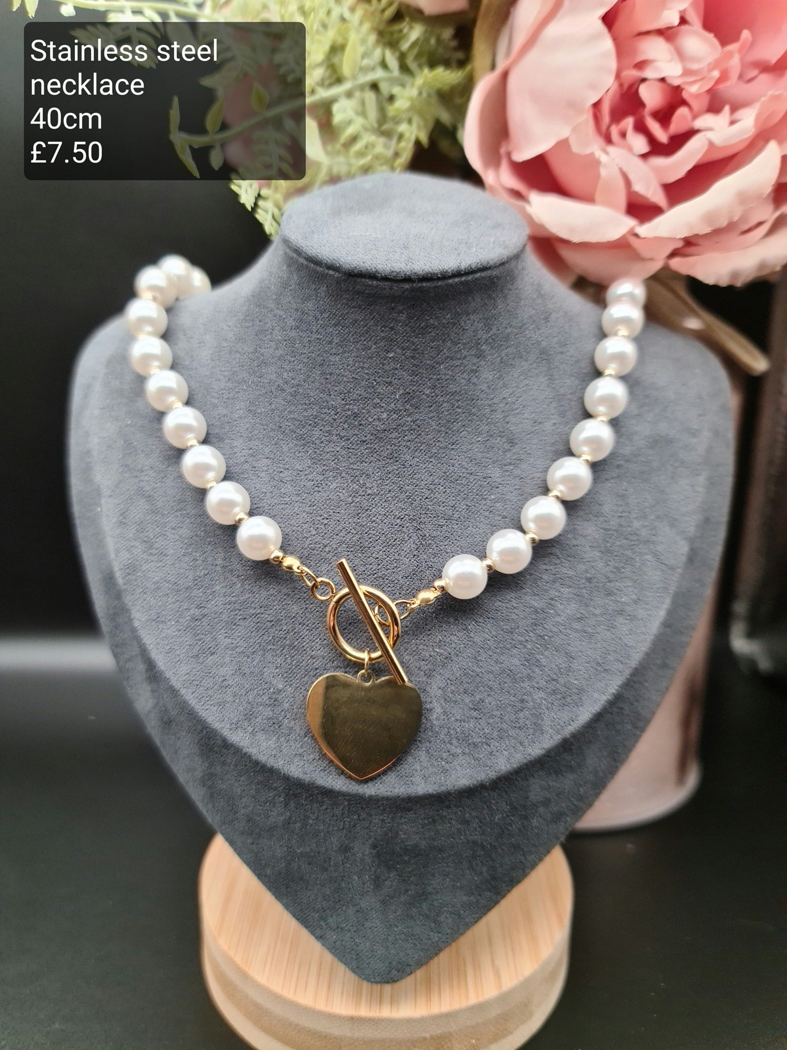Pearl necklace image 0