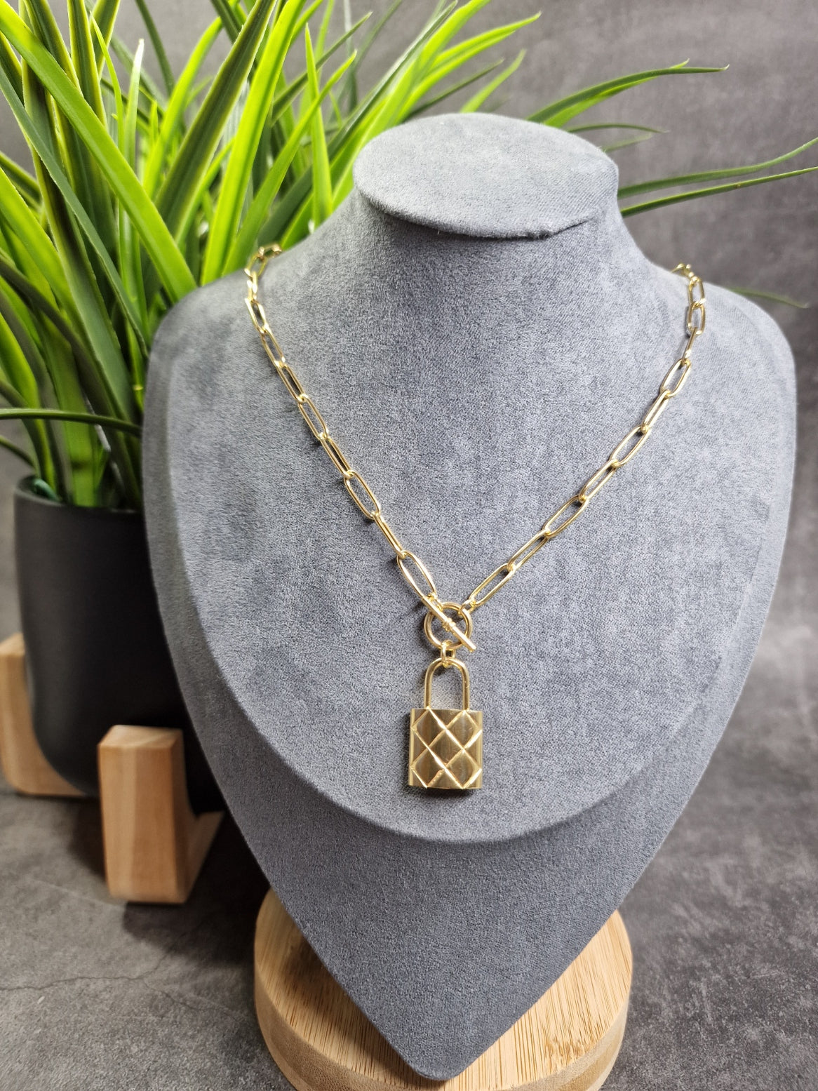 Padlock necklace image 0