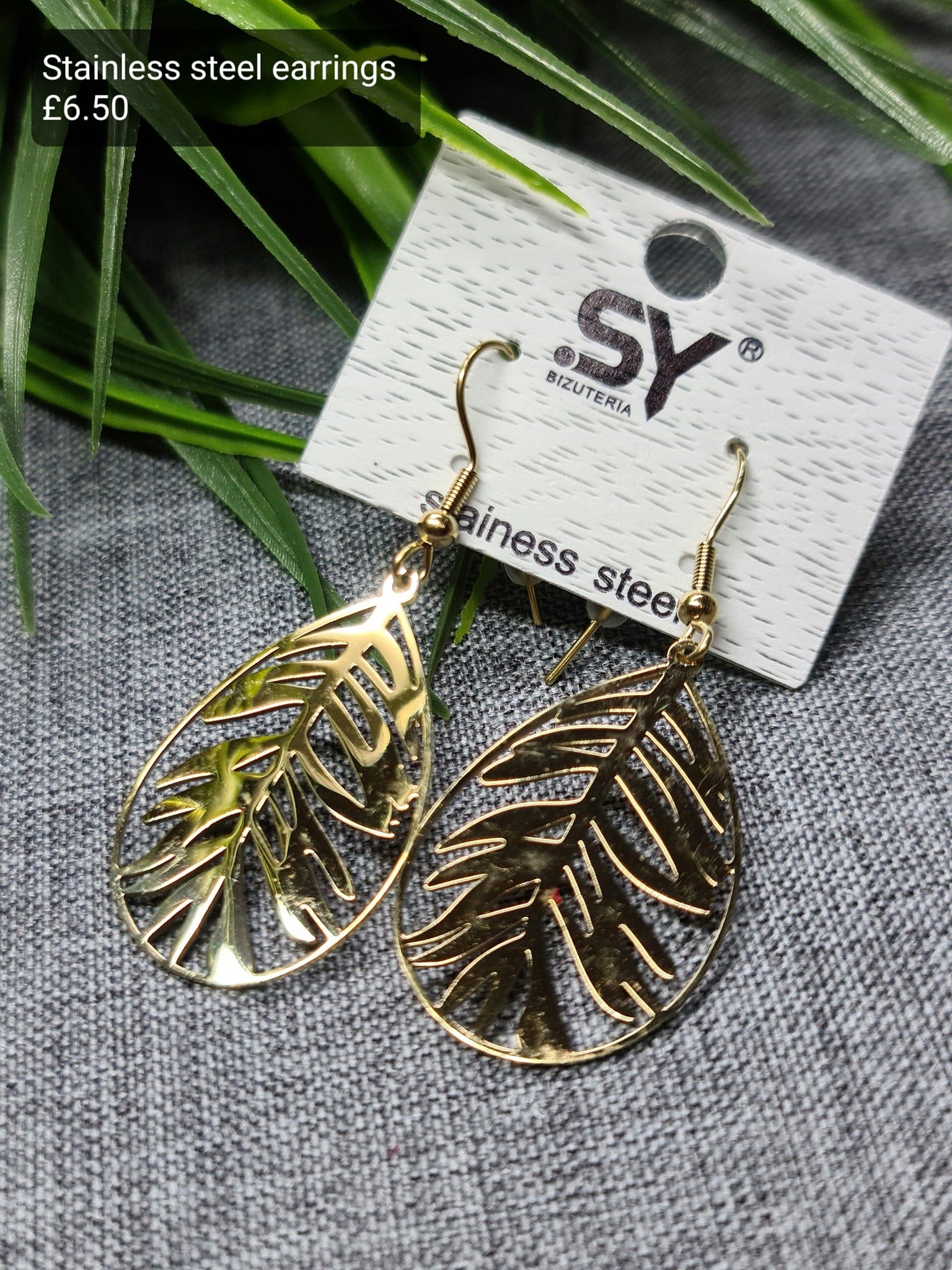 Leaf earrings image 0