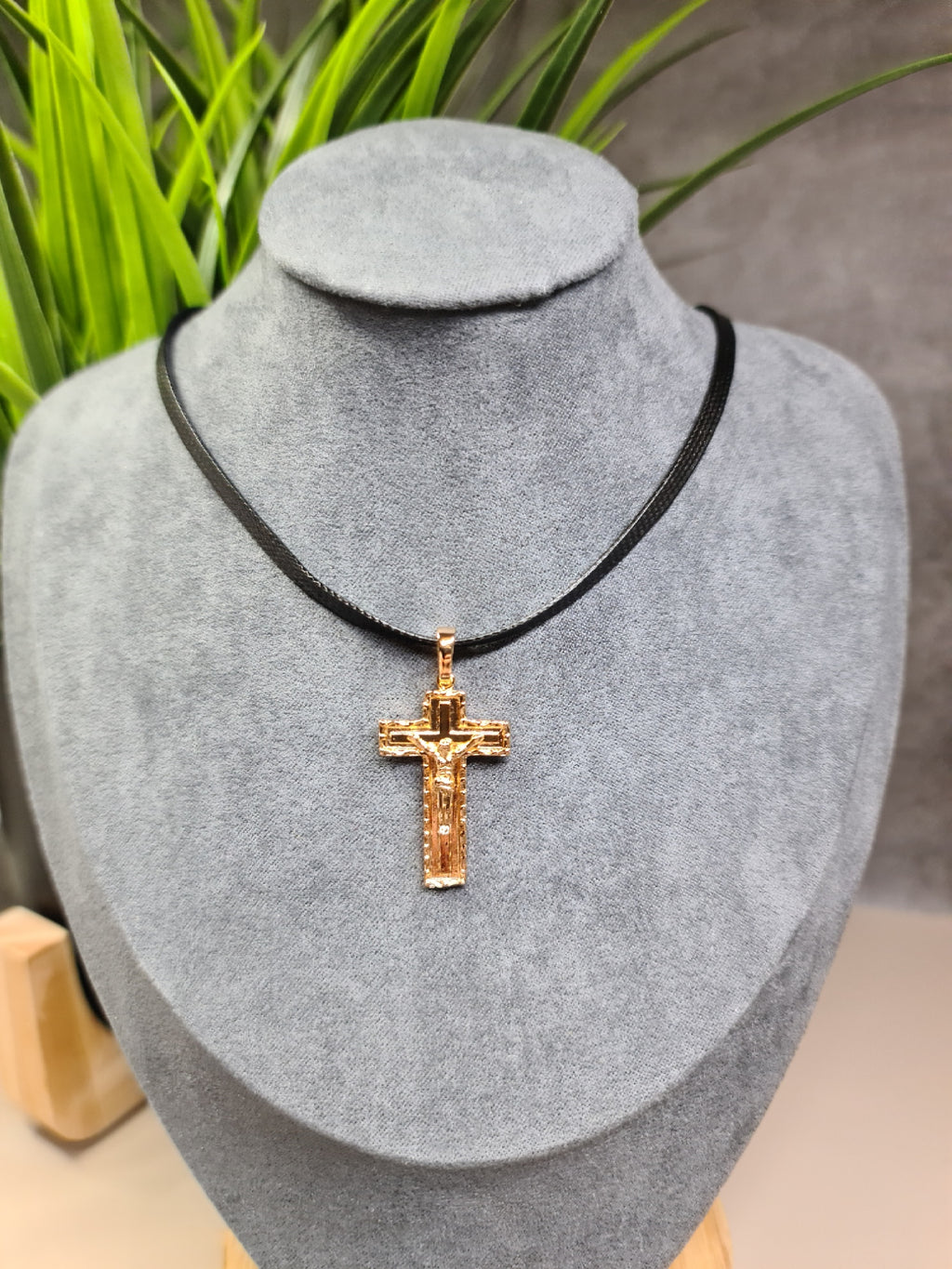 Cross choker image 0