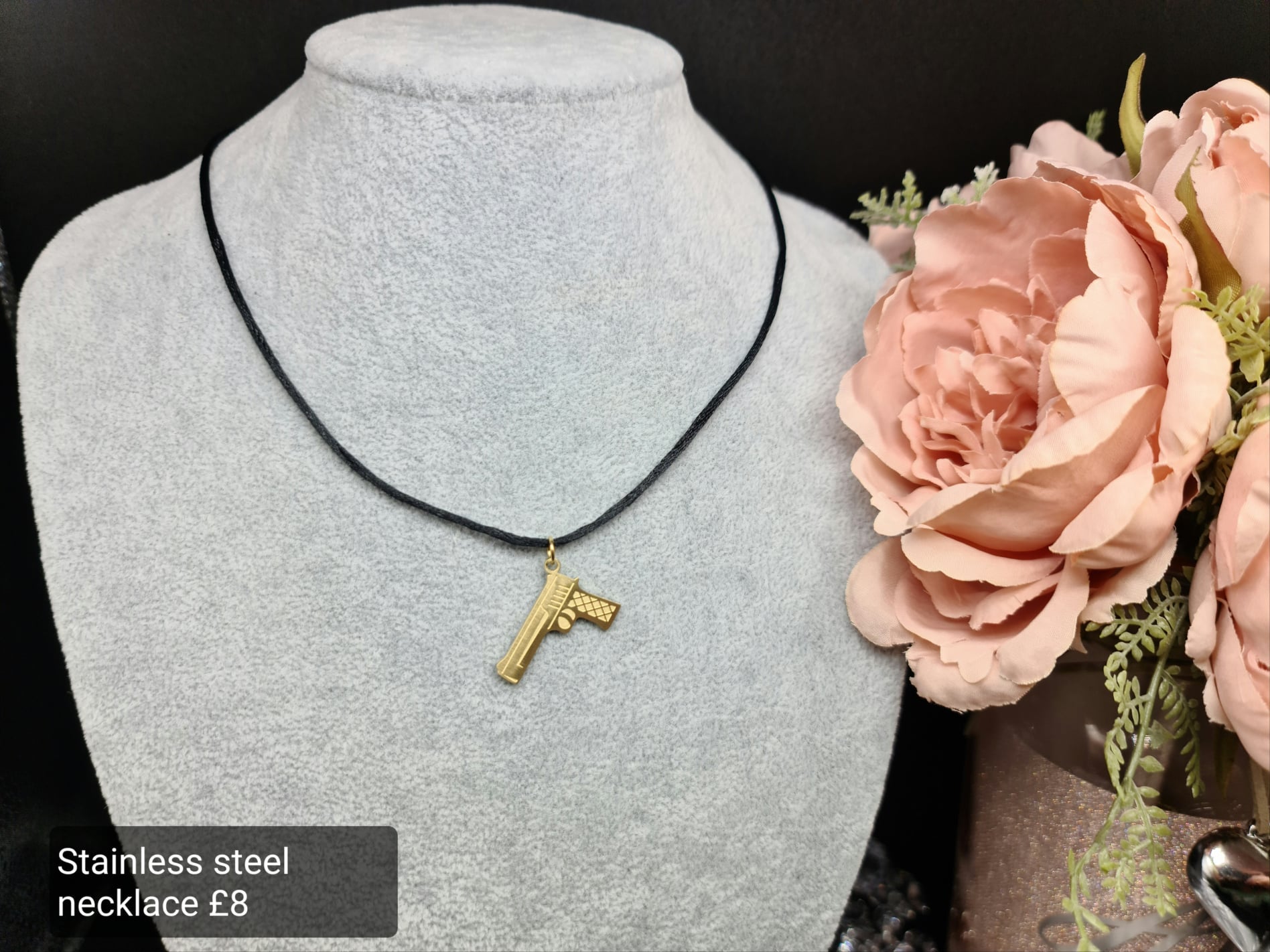 String necklace image 0