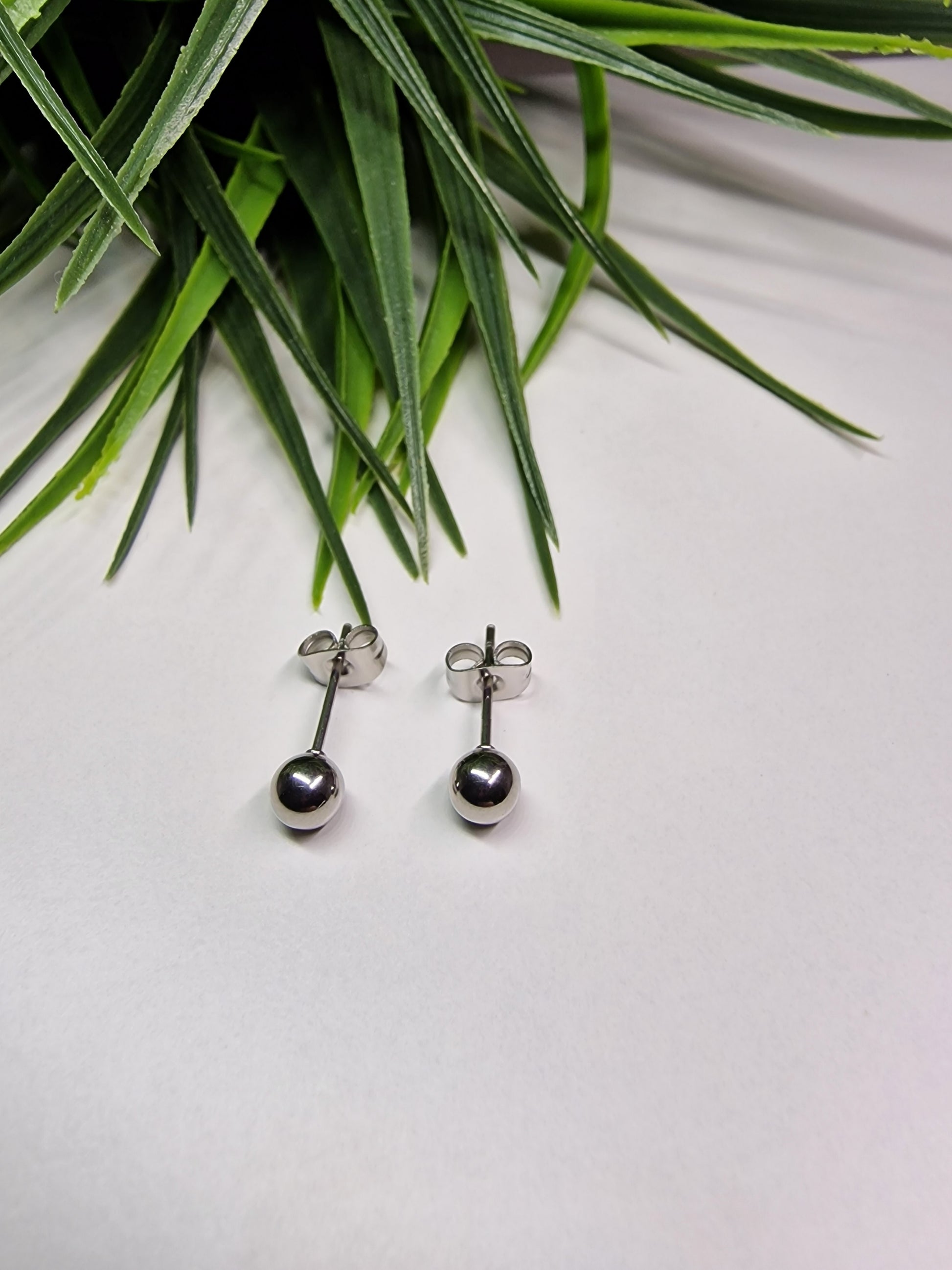 Plain ball earrings silver 0.5cm image 0