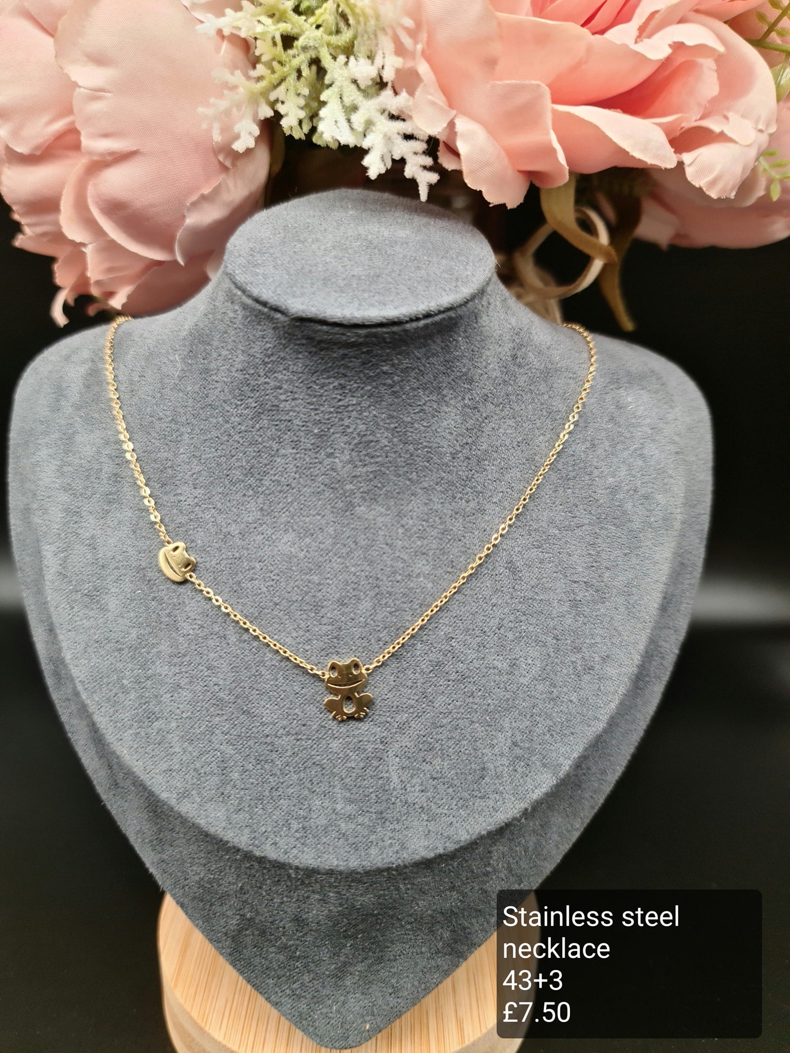 Necklace image 0