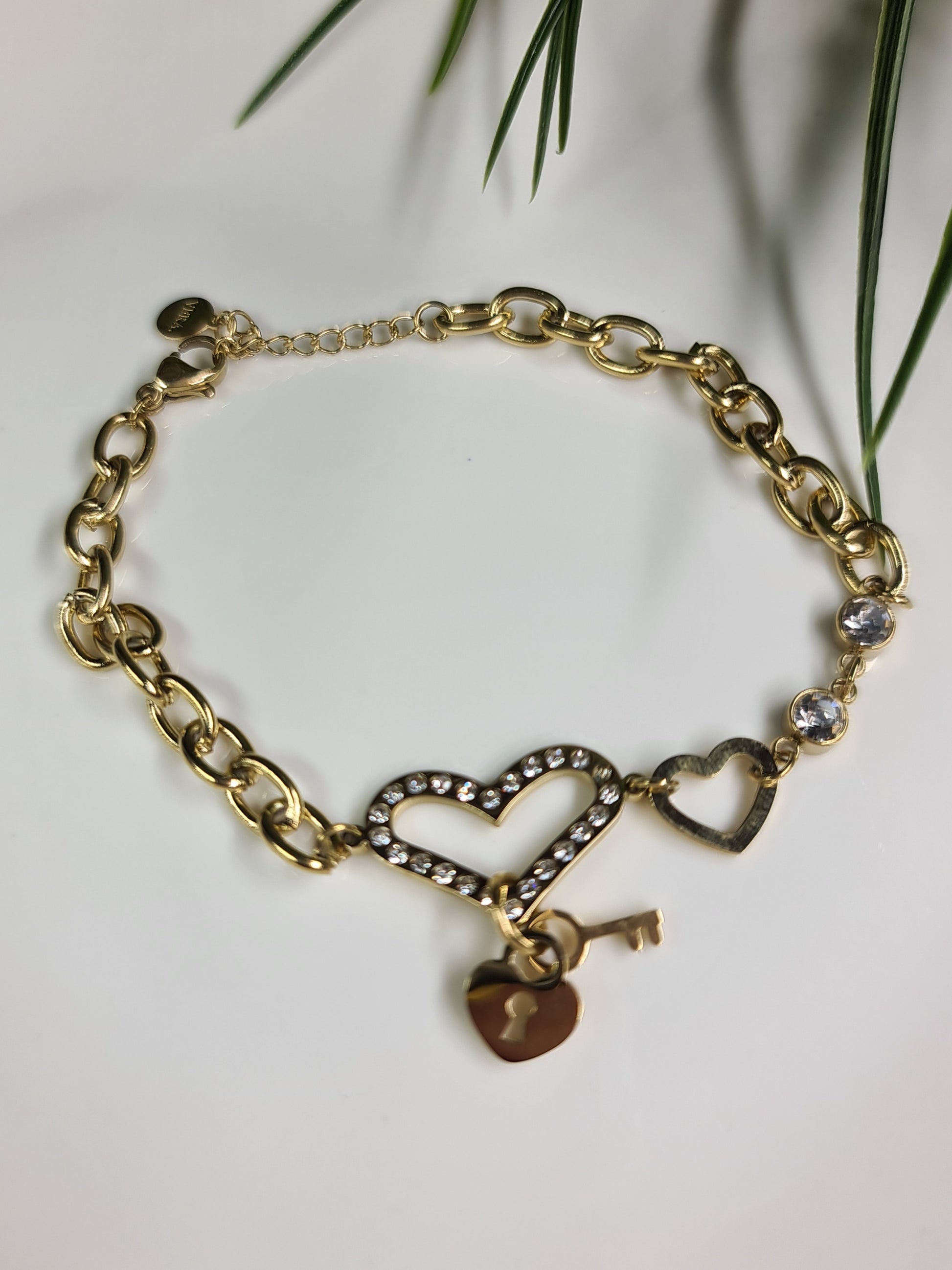 Diamante heart bracelet image 0