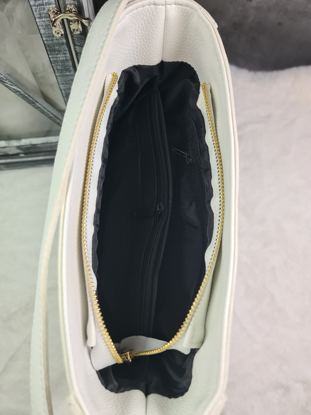 Vittoria Lucca white handbag image 2