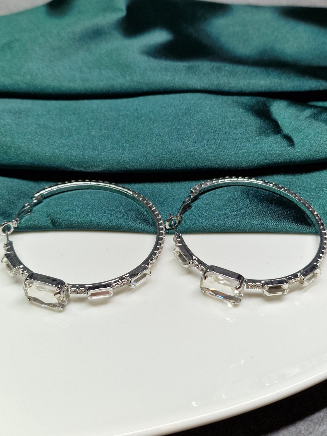 Clear glass stones, silver hoop earrings image 0