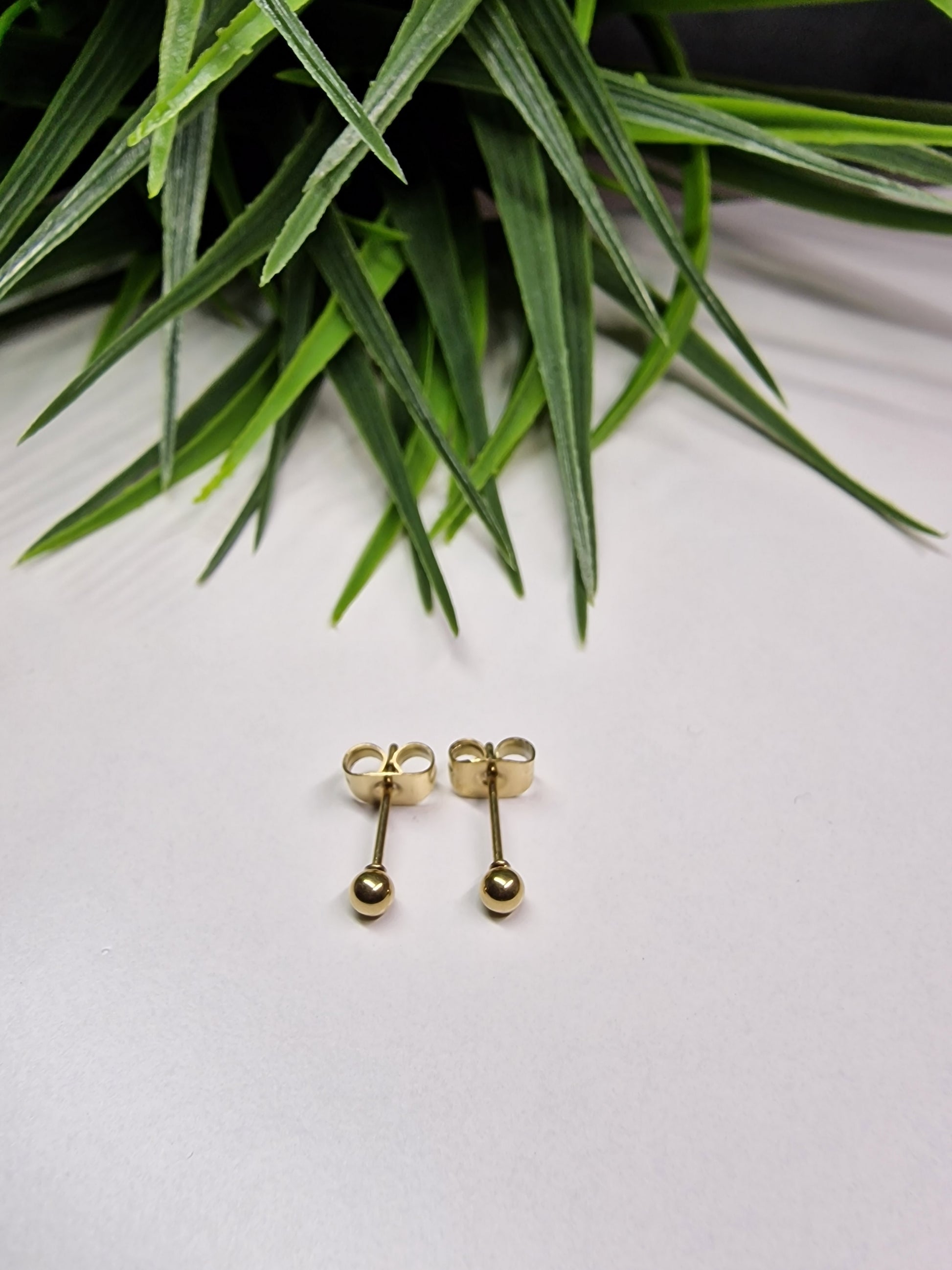 Plain ball earrings gold 0.4cm image 0