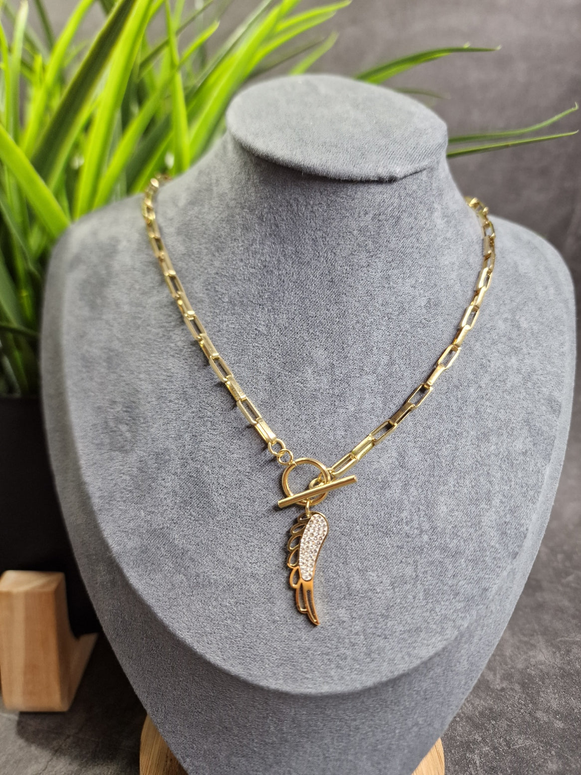 Rhinestones wing necklace image 0