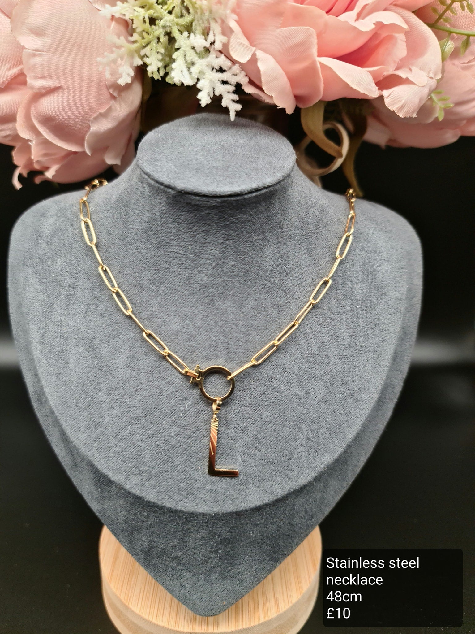 Letter L necklace image 0