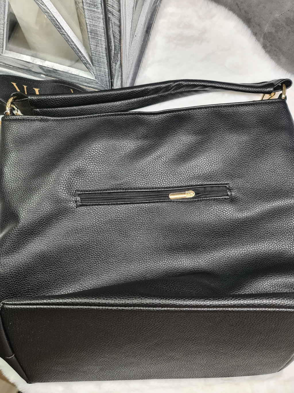 Vittoria Lucca black/gold handbag image 1