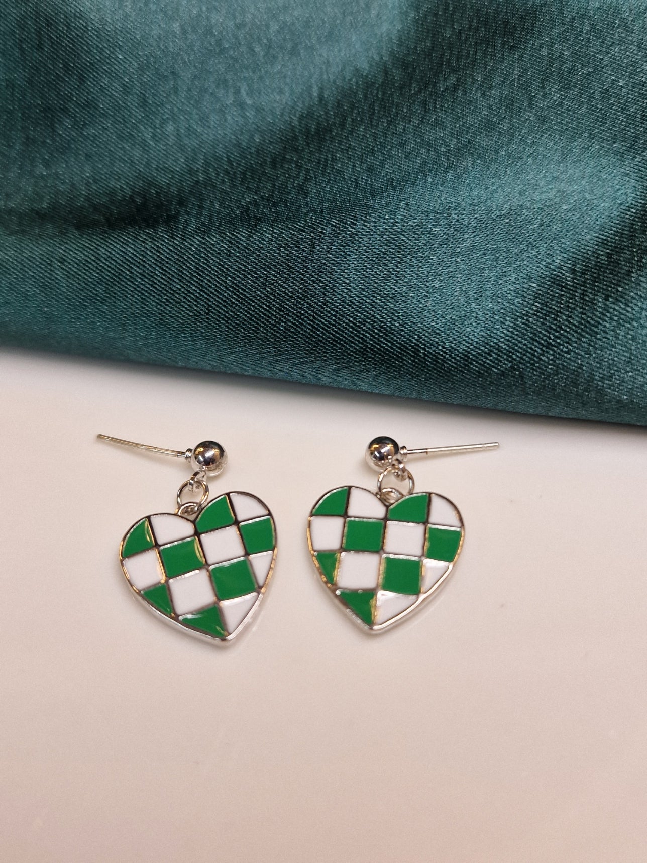 Chess, heart drop earrings image 0